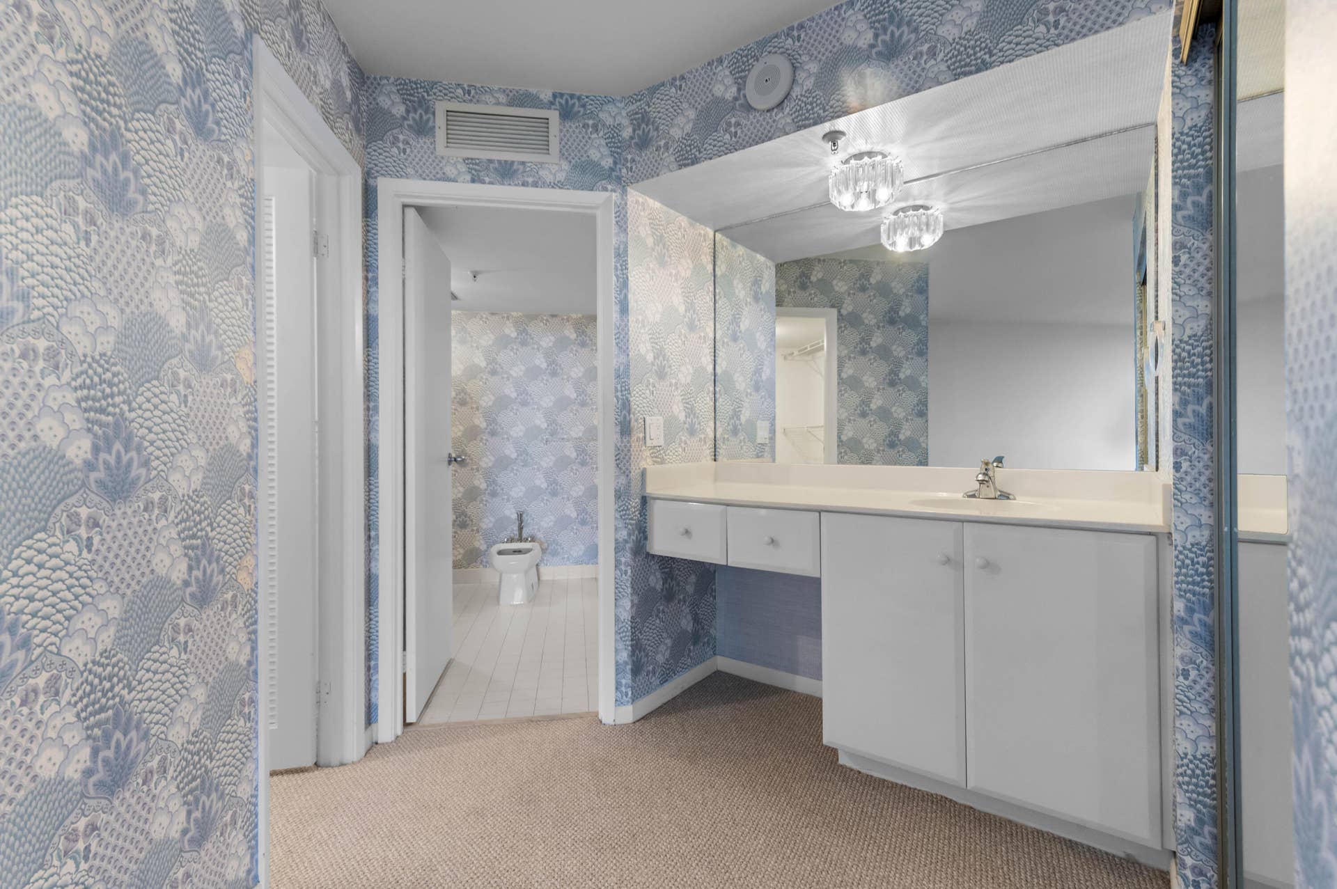 1900 CONSULATE Place, #1004, West Palm Beach, FL 33401 30 Bathroom 01