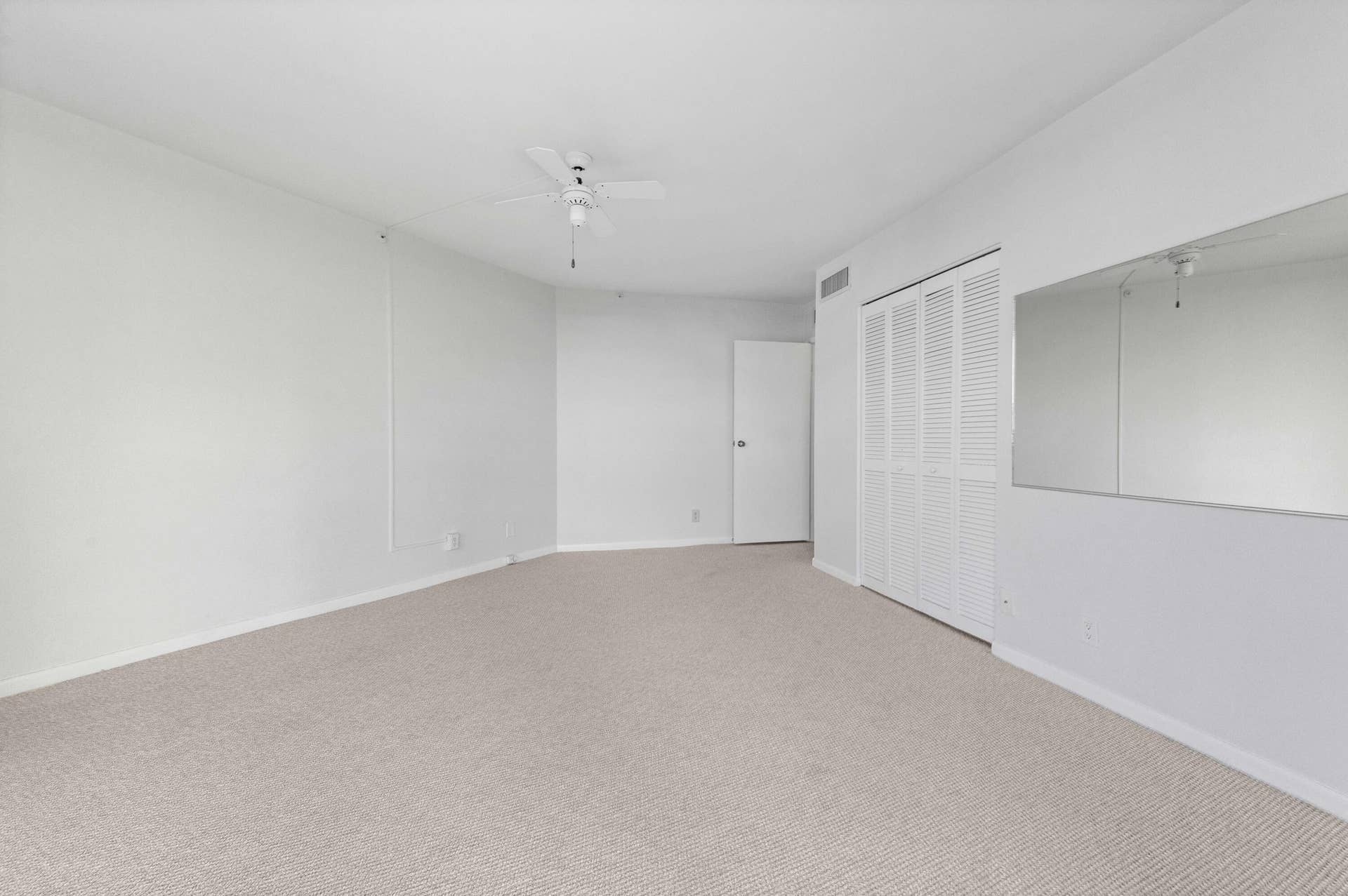 1900 CONSULATE Place, #1004, West Palm Beach, FL 33401 26 Bedroom 03