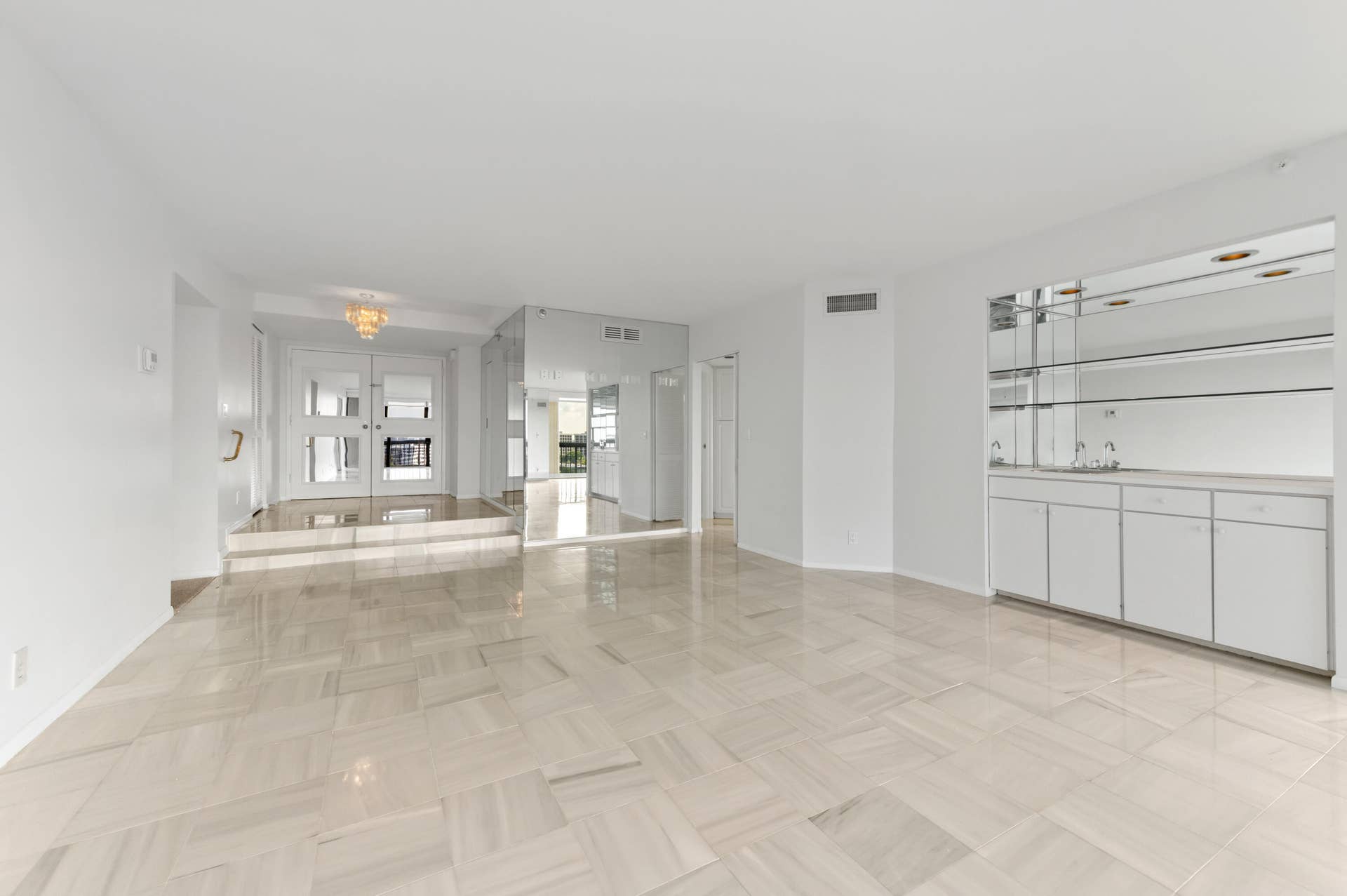 1900 CONSULATE Place, #1004, West Palm Beach, FL 33401 04 Living Room 01