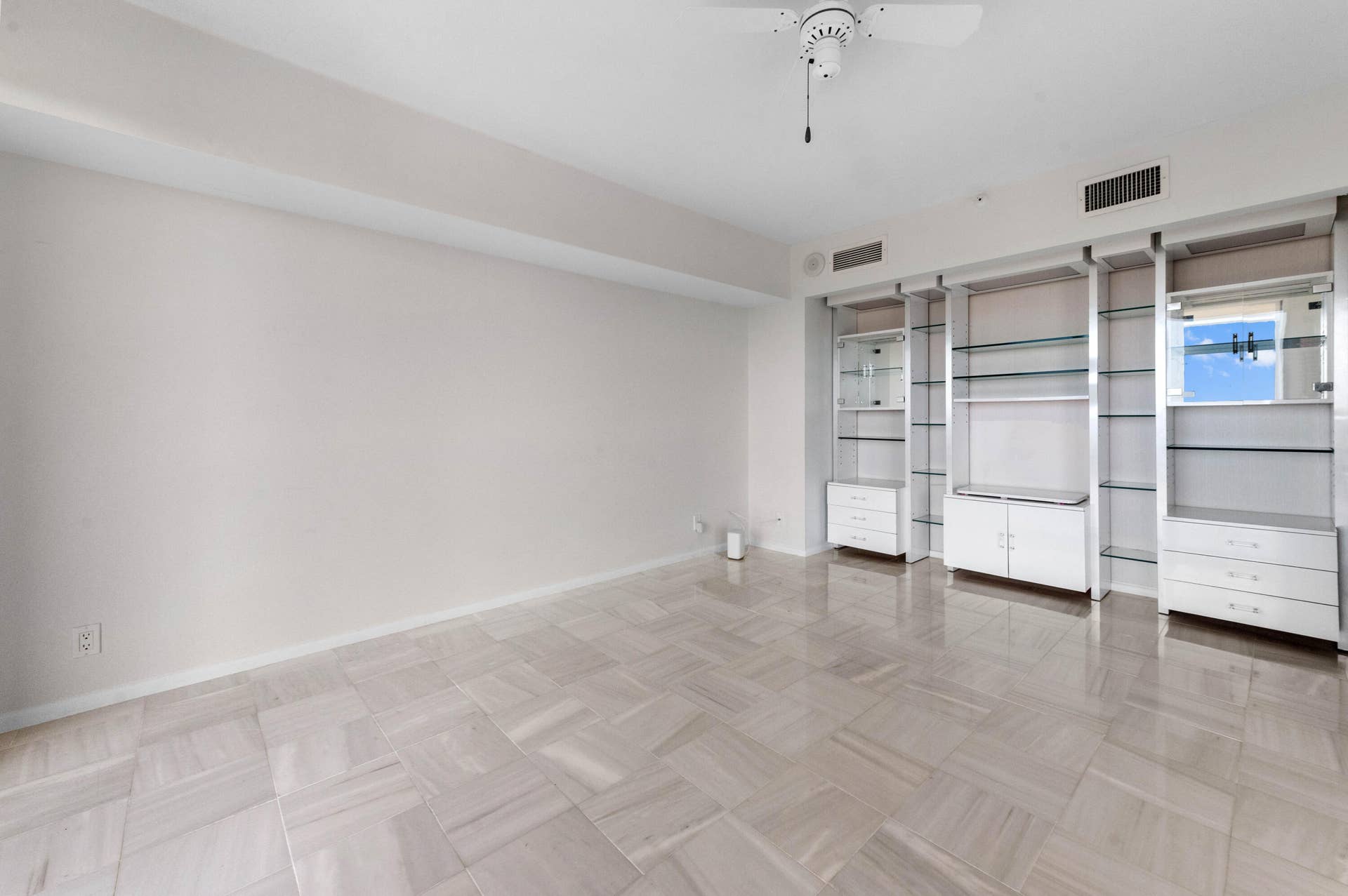 1900 CONSULATE Place, #1004, West Palm Beach, FL 33401 20 Bedroom 01