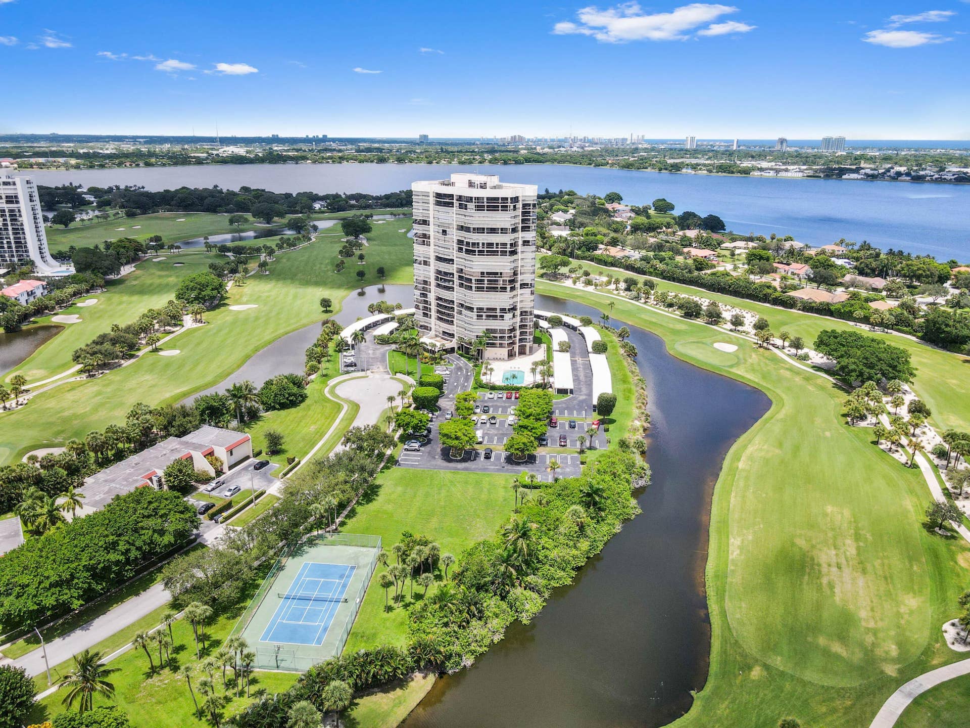 1900 CONSULATE Place, #1004, West Palm Beach, FL 33401 50 drone 05