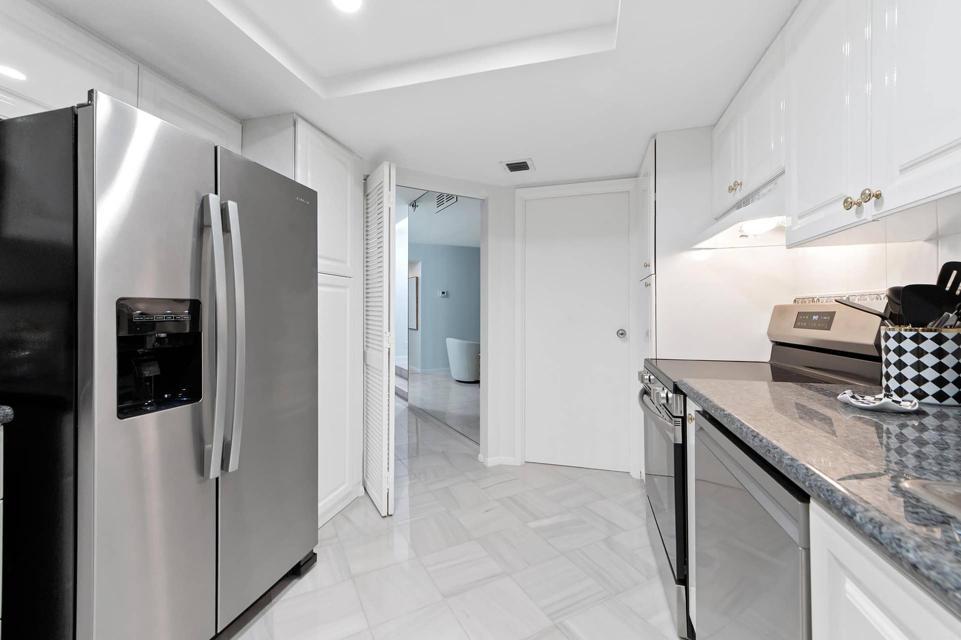 1900 CONSULATE Place, #1004, West Palm Beach, FL 33401 NEW APPLIANCES