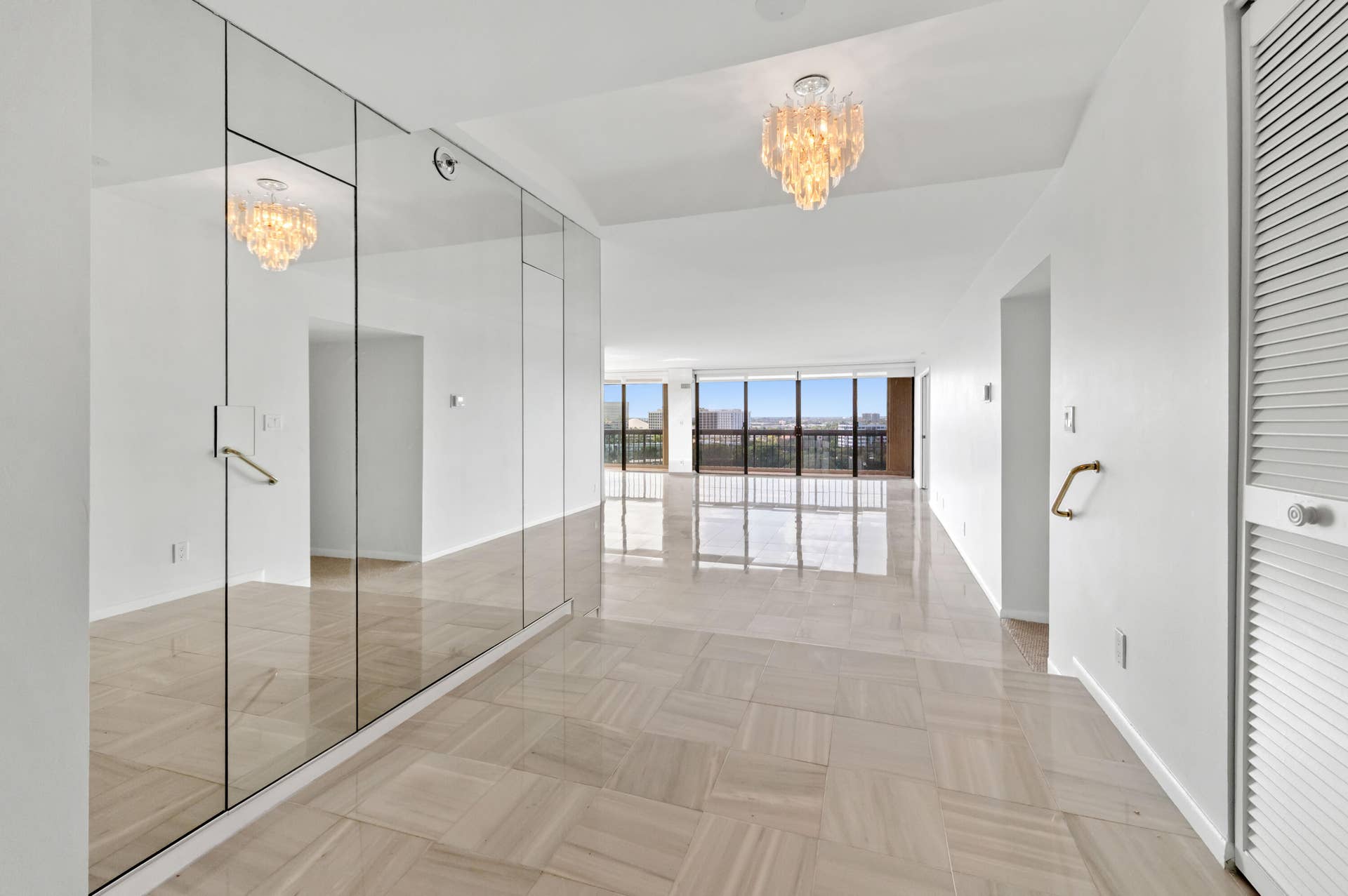1900 CONSULATE Place, #1004, West Palm Beach, FL 33401 03 entry 01