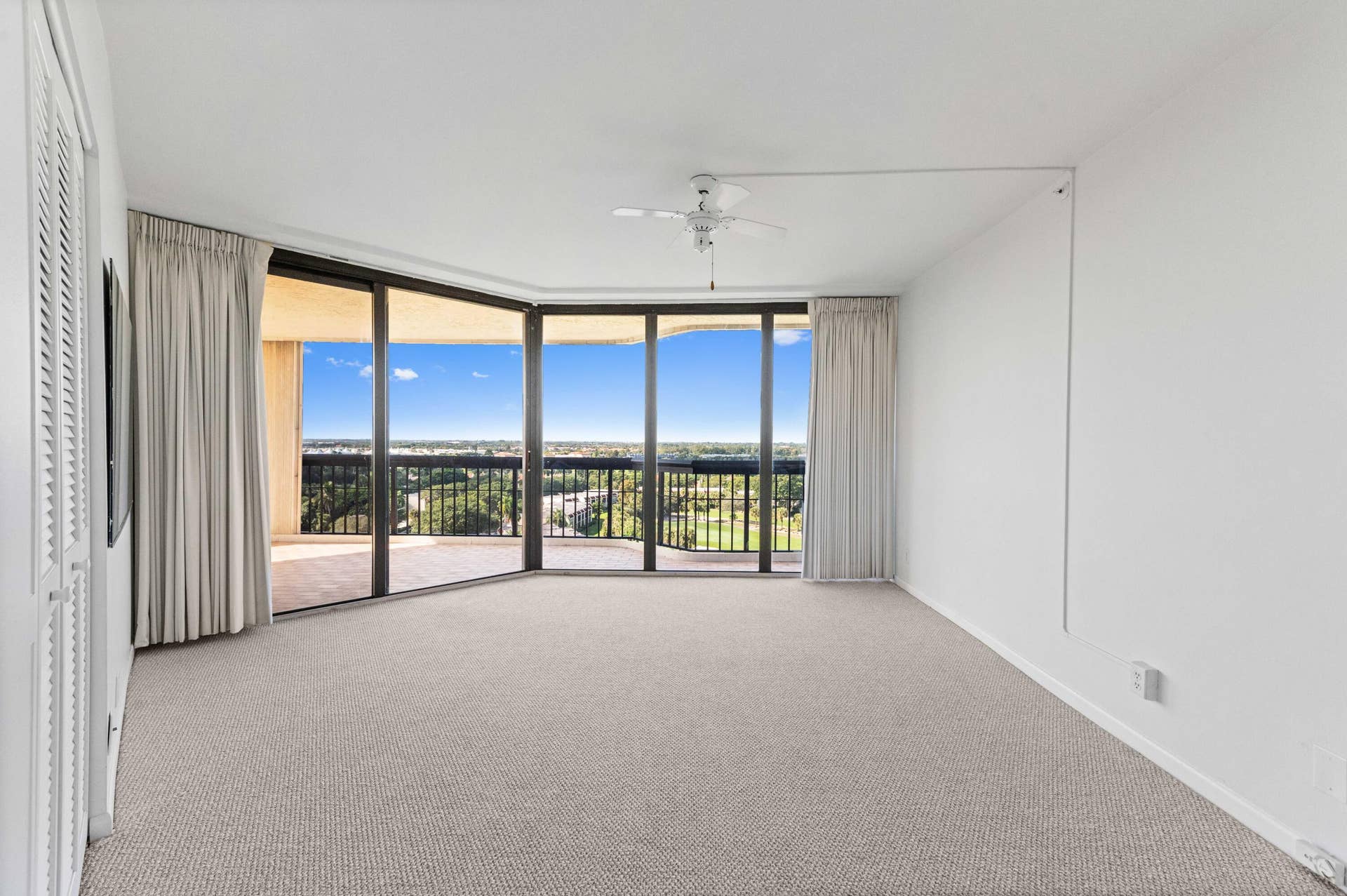 1900 CONSULATE Place, #1004, West Palm Beach, FL 33401 24 Bedroom 01