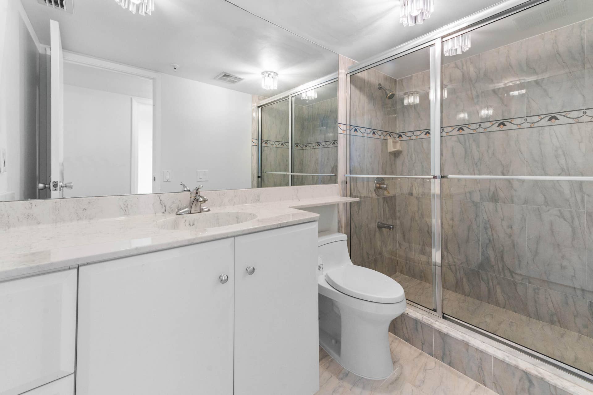 1900 CONSULATE Place, #1004, West Palm Beach, FL 33401 23 Bathroom 01