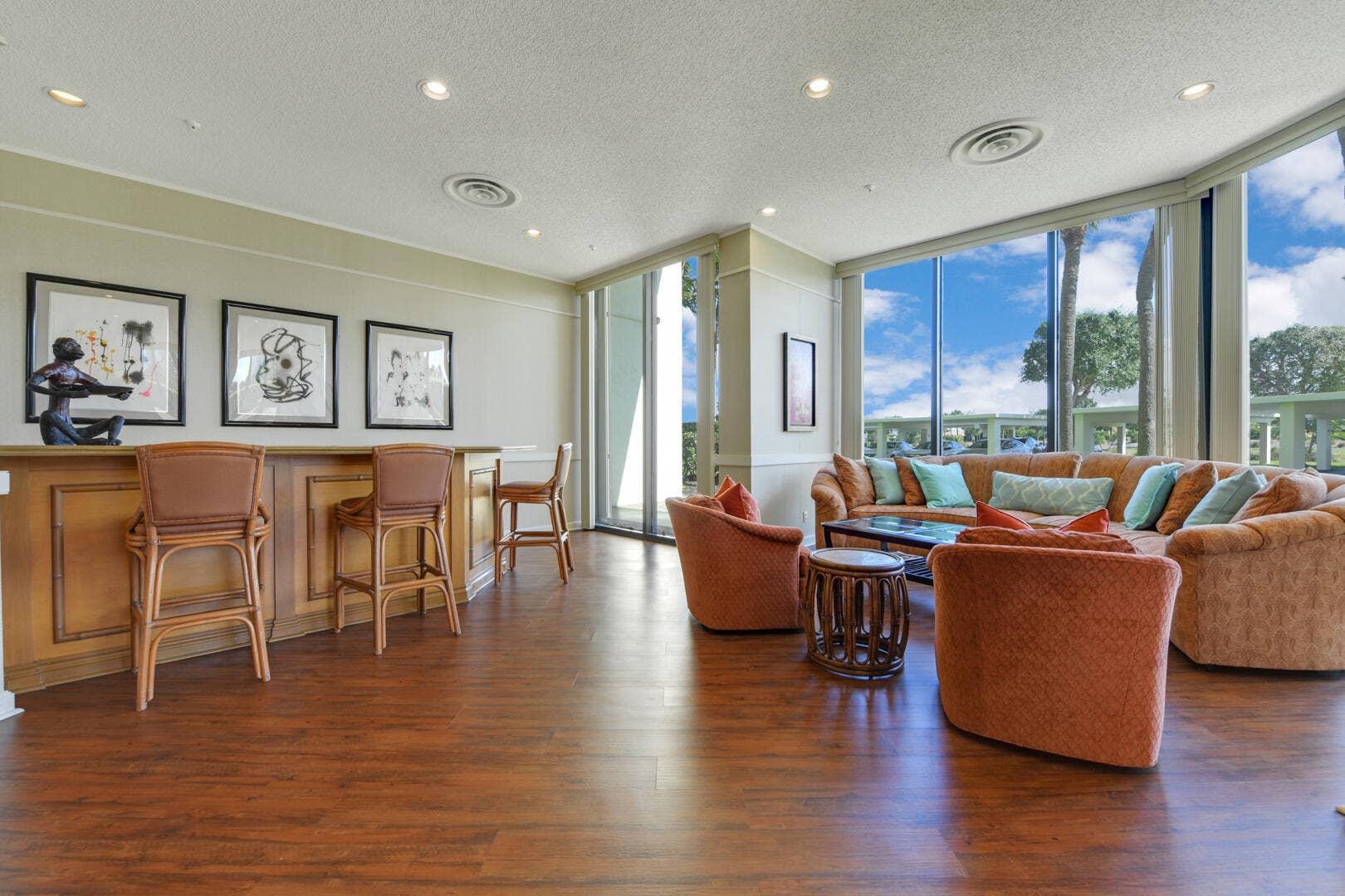 1900 CONSULATE Place, #1004, West Palm Beach, FL 33401 PARTY ROOM BAR