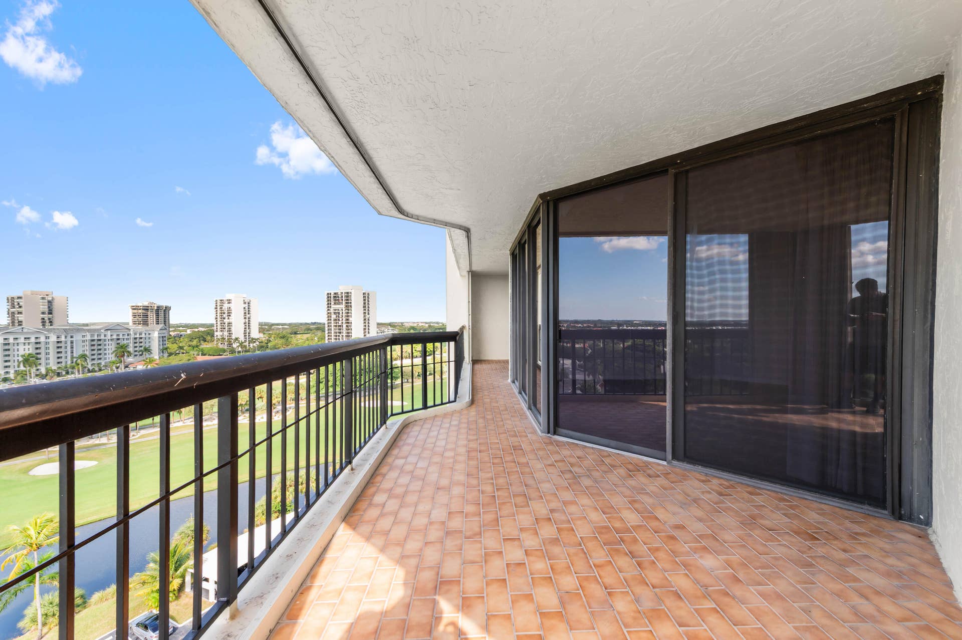 1900 CONSULATE Place, #1004, West Palm Beach, FL 33401 37 balcony 03