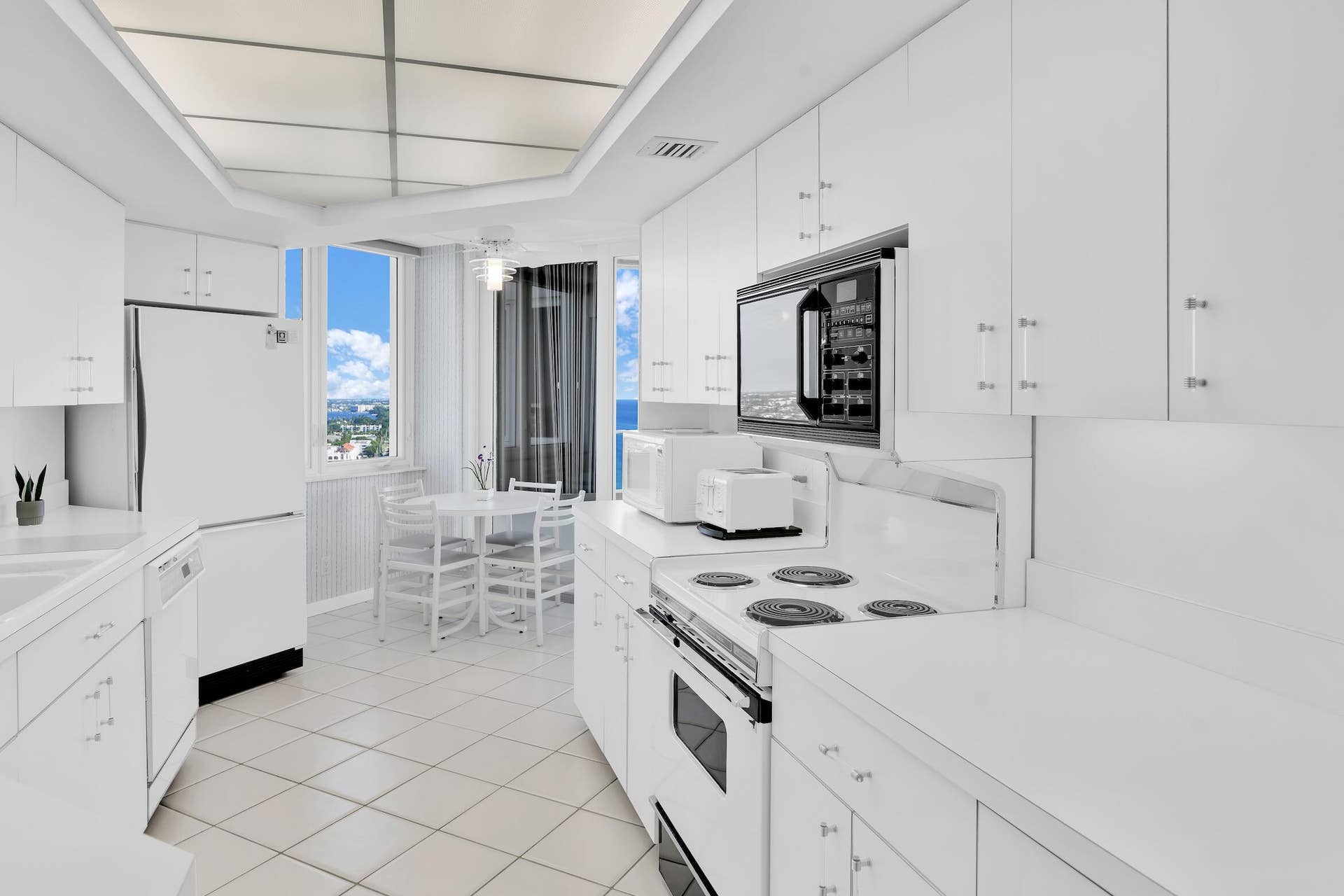 500 S Ocean Boulevard, #2201, Boca Raton, FL 33432 Kitchen