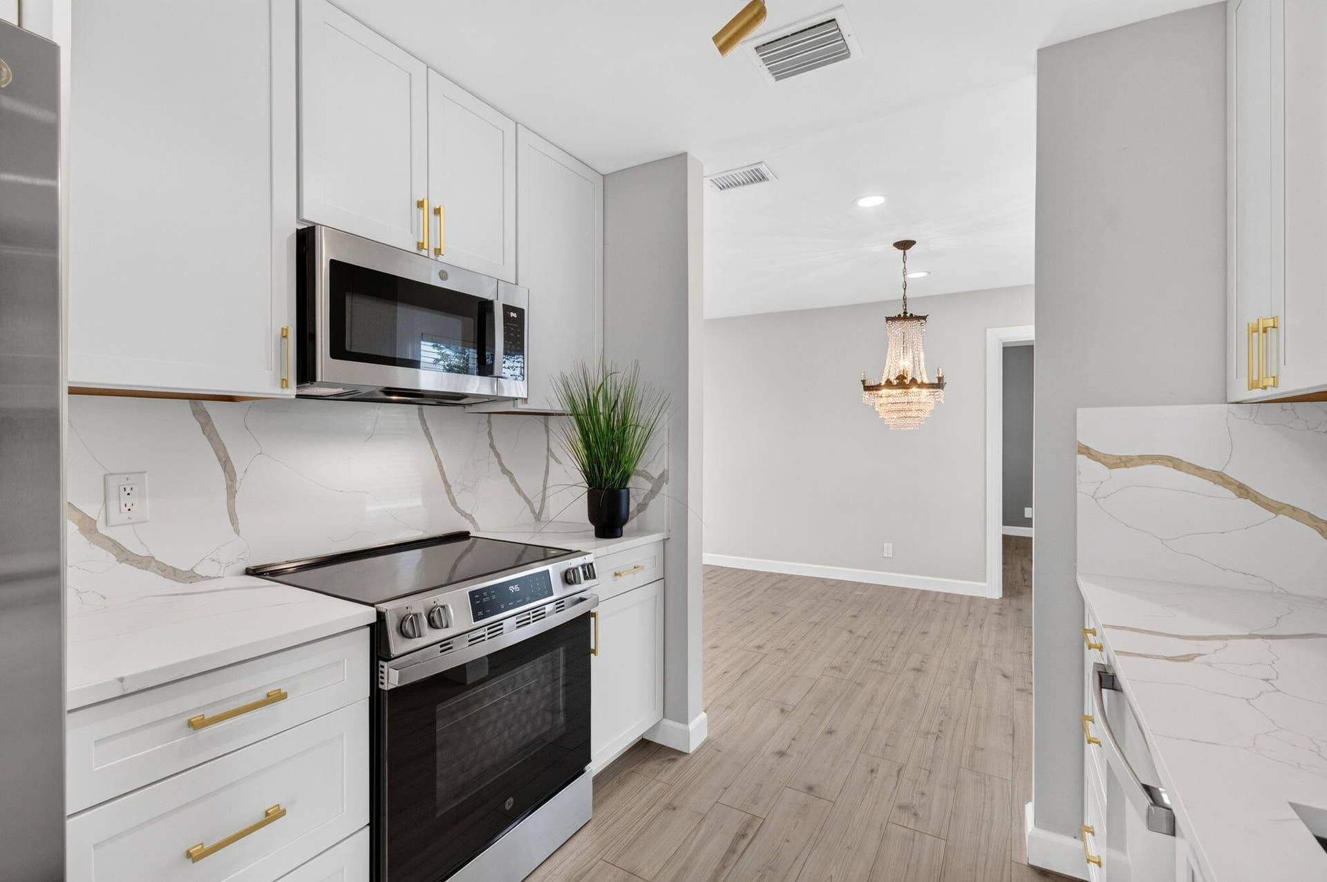 3776 DOGWOOD Avenue, Palm Beach Gardens, FL 33410 kitchen