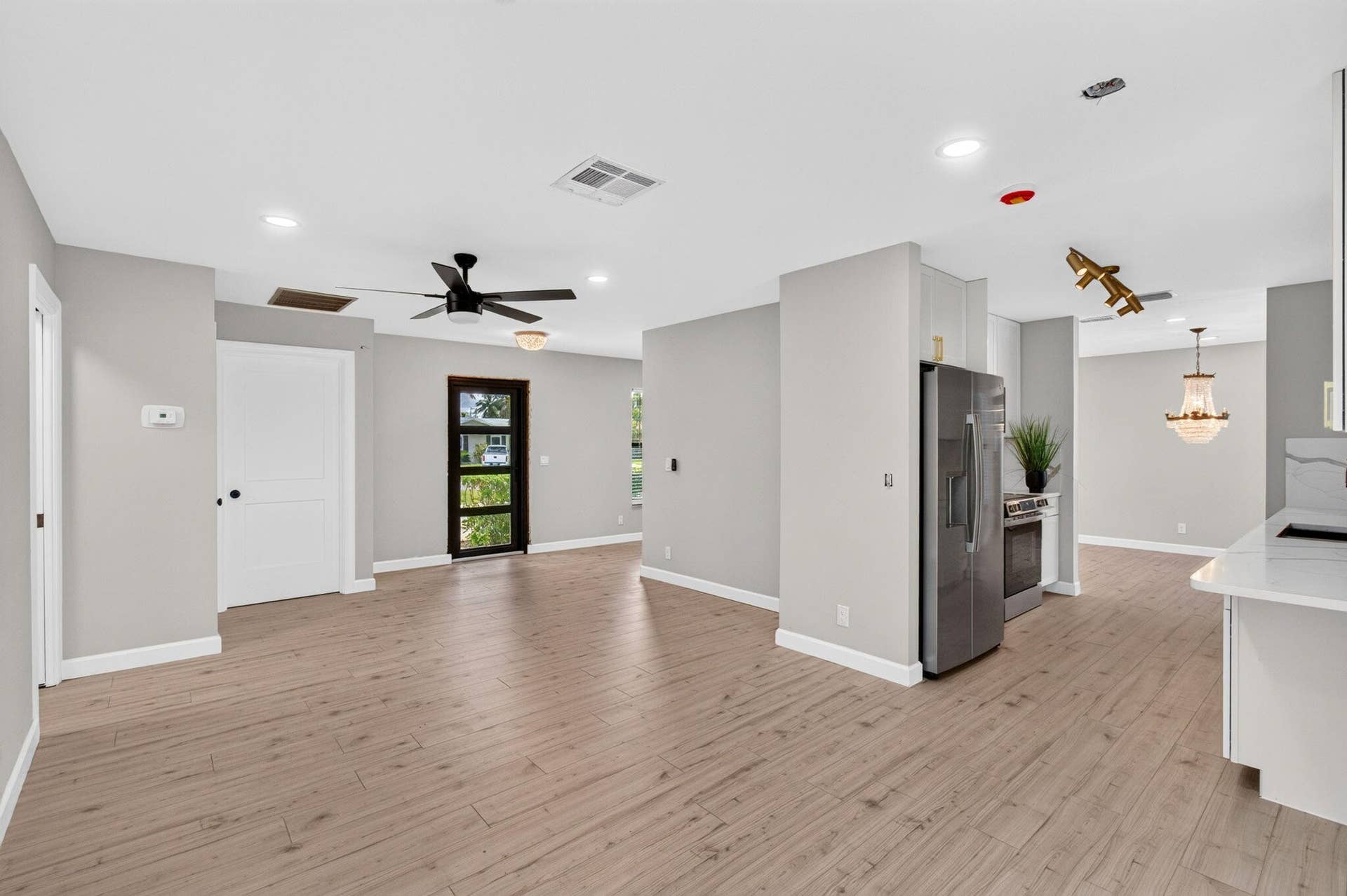 3776 DOGWOOD Avenue, Palm Beach Gardens, FL 33410 Family Room/ kitchen