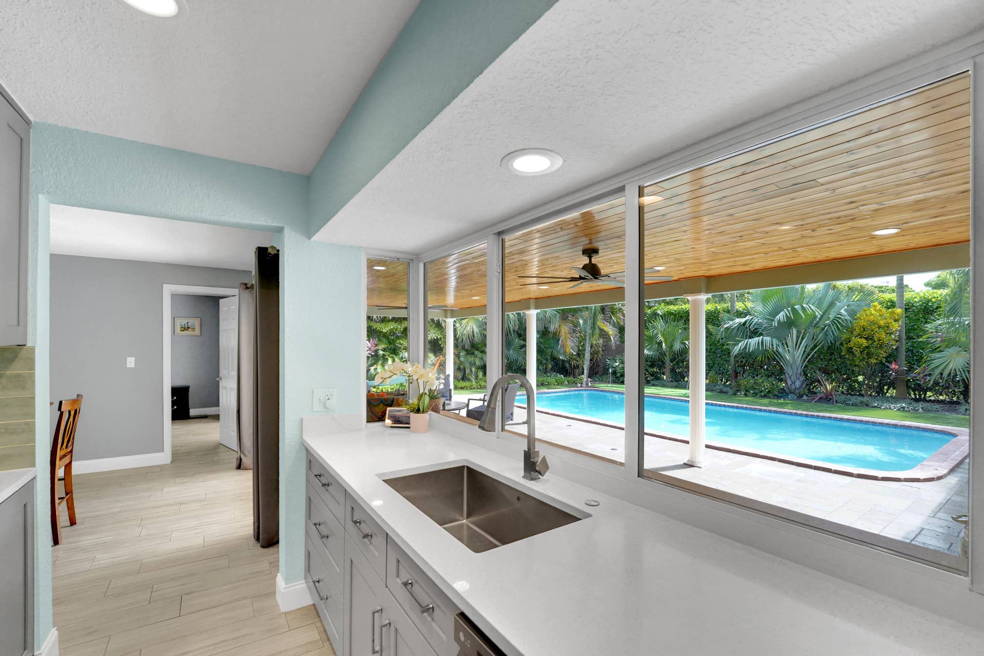10850 NW 33RD Street, Coral Springs, FL 33065 View of the beautiful yard