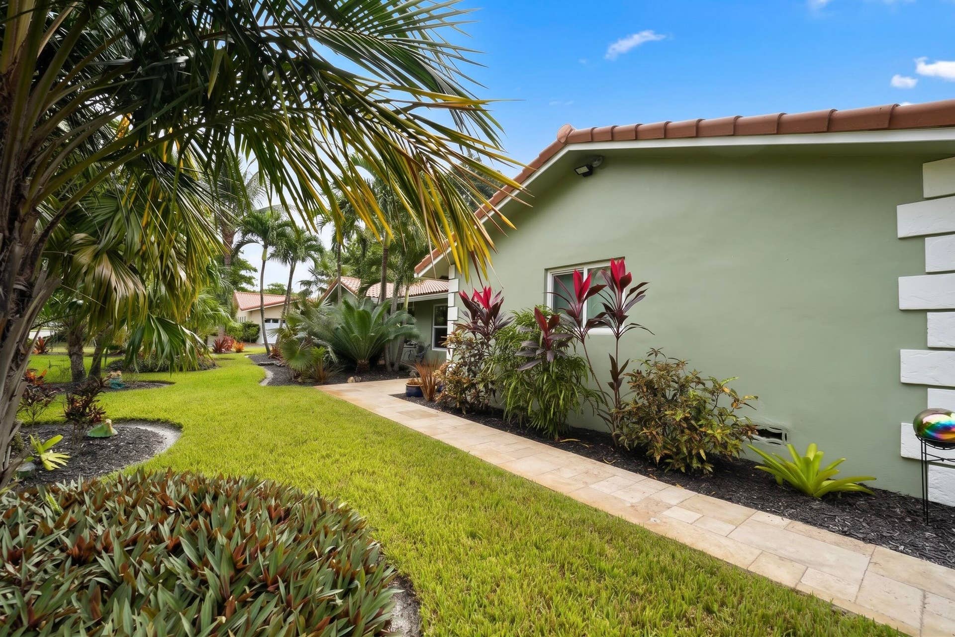 10850 NW 33RD Street, Coral Springs, FL 33065 Lush Landscape