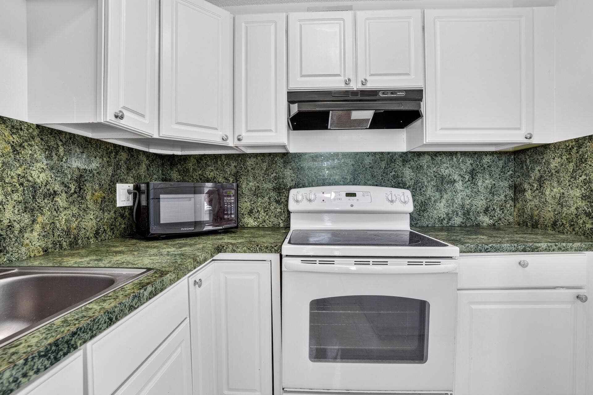 2555 NE 11TH Street, #404, Fort Lauderdale, FL 33304 Horizon 404 KITCHEN-6