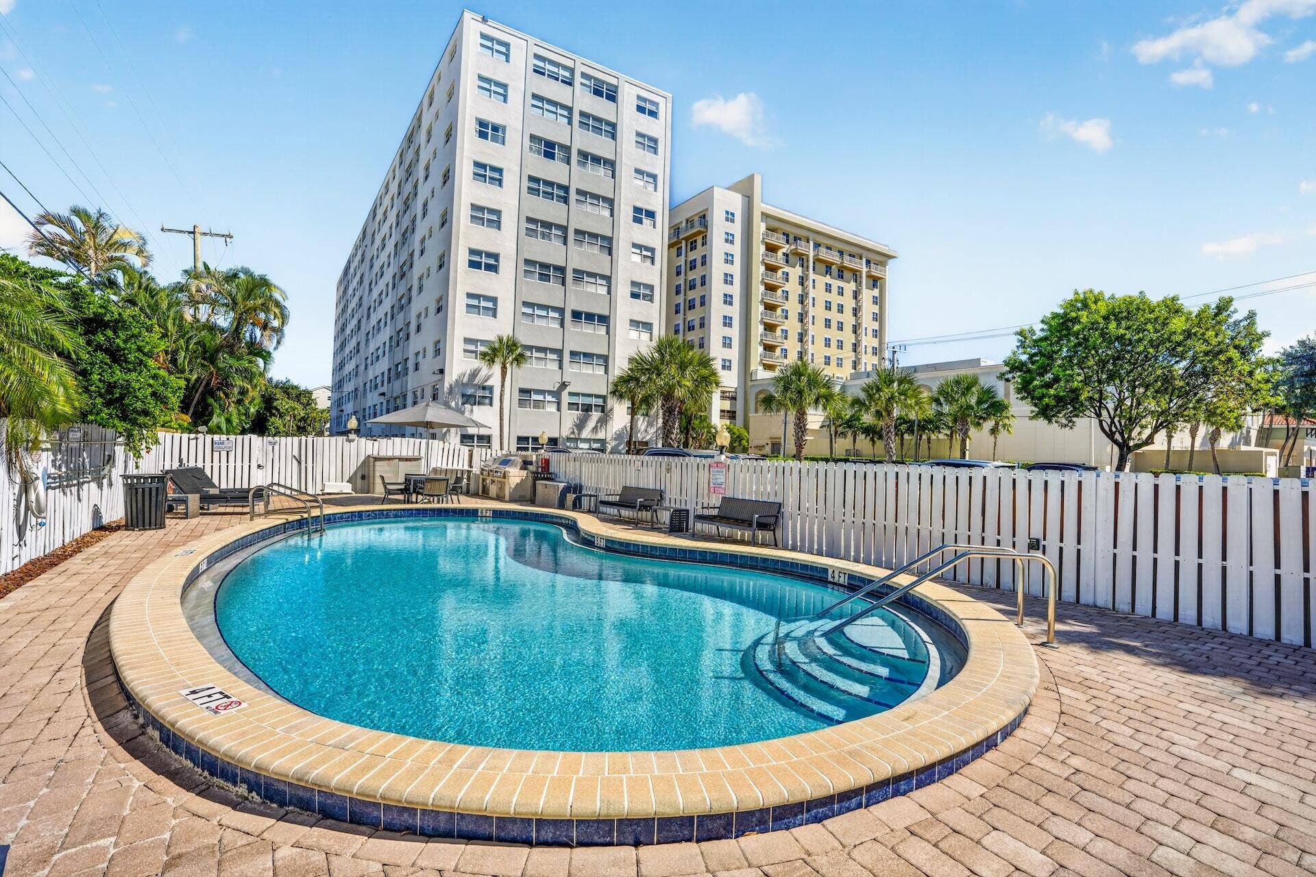2555 NE 11TH Street, #404, Fort Lauderdale, FL 33304 Horizon 404 POOL AREA-3