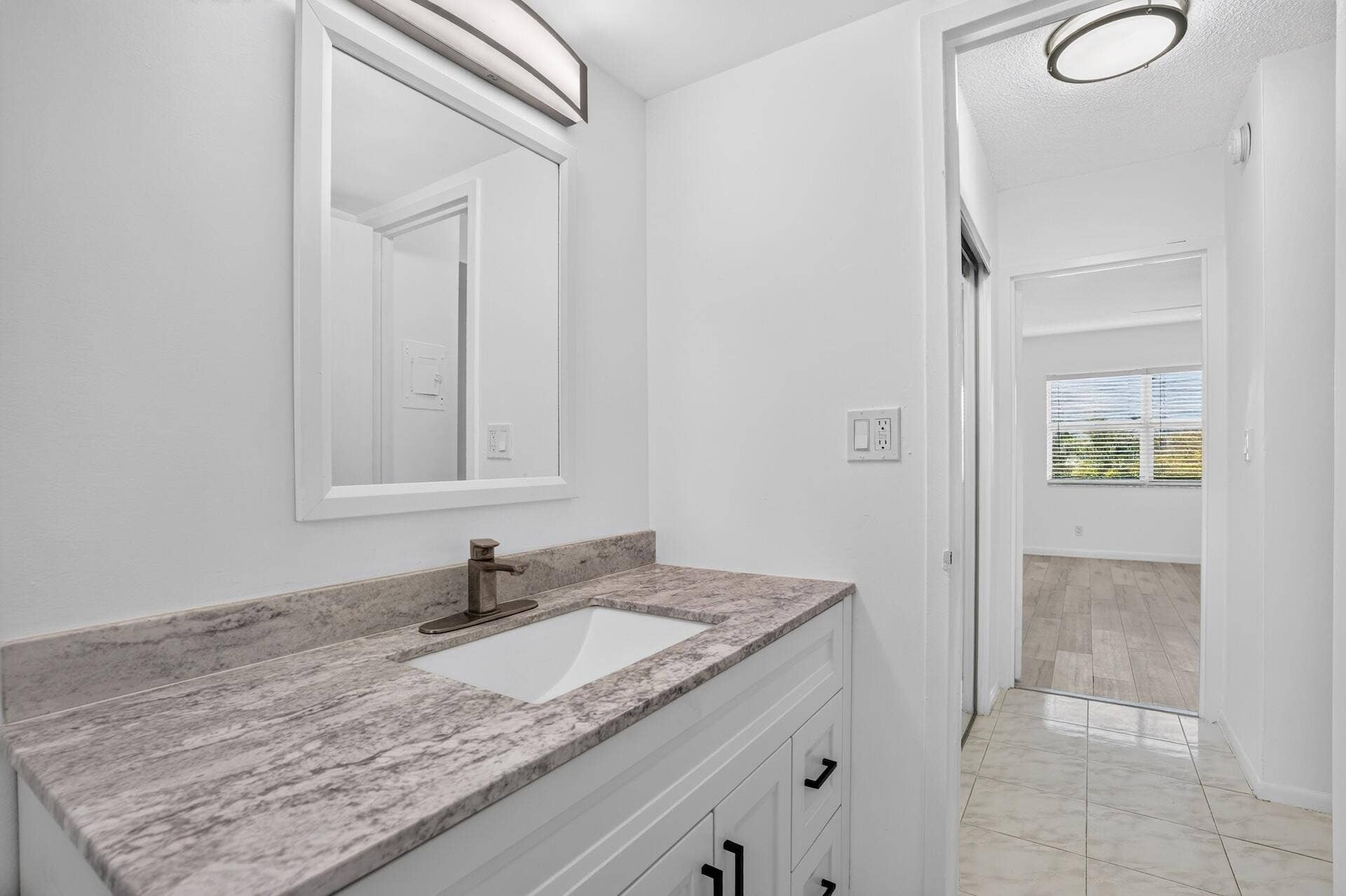 2555 NE 11TH Street, #404, Fort Lauderdale, FL 33304 Horizon 404 BATHROOM-2