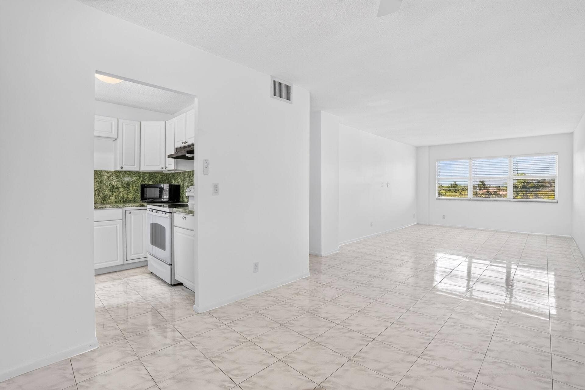 2555 NE 11TH Street, #404, Fort Lauderdale, FL 33304 Horizon 404 DINING AREA