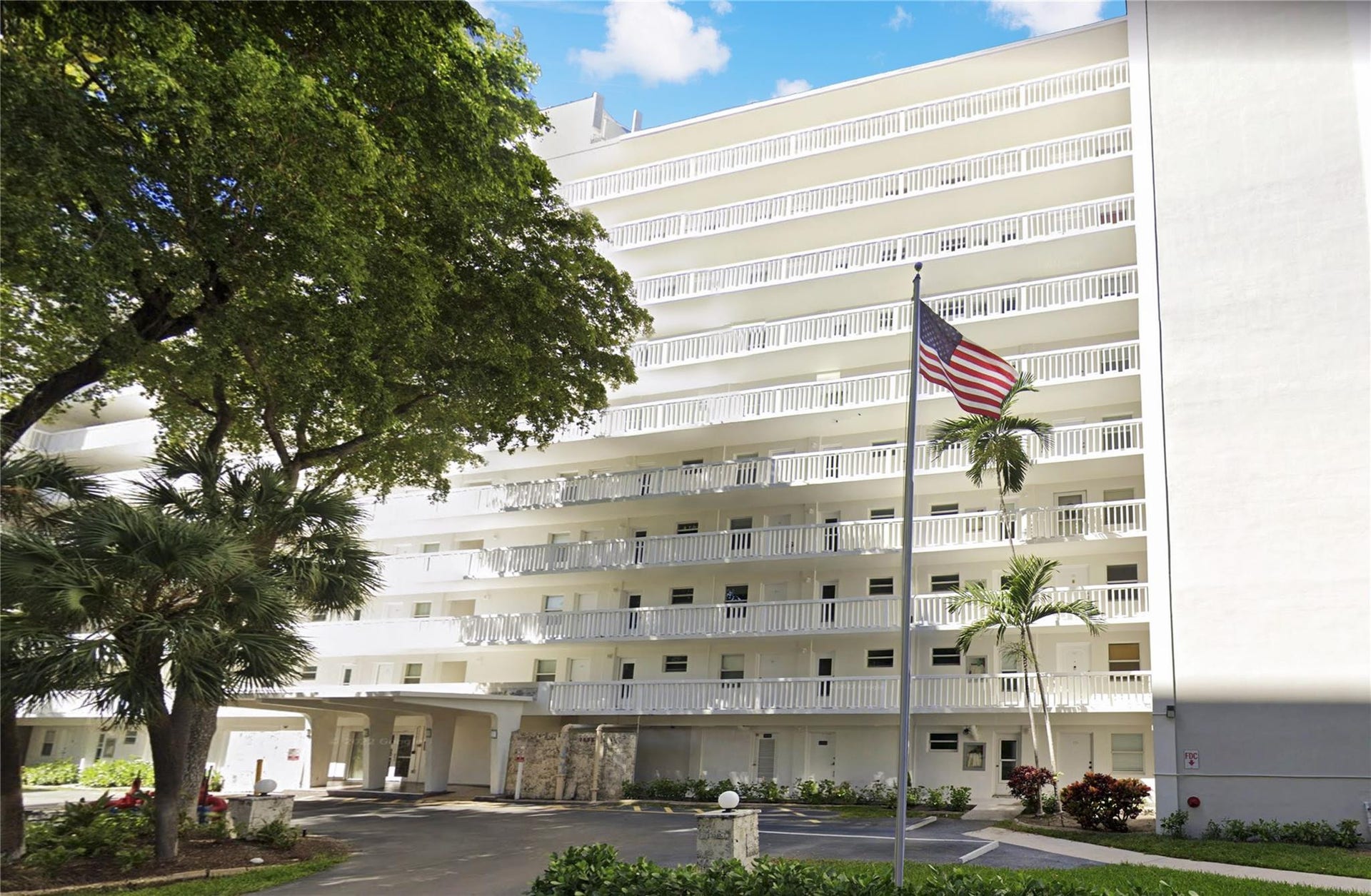 2555 NE 11TH Street, #404, Fort Lauderdale, FL 33304 Exterior of Building