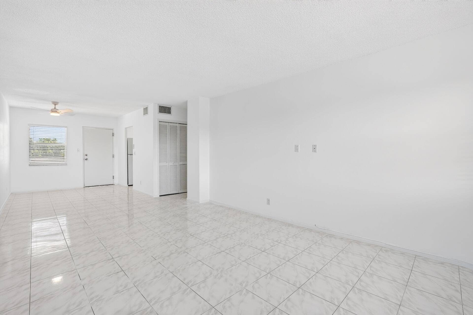 2555 NE 11TH Street, #404, Fort Lauderdale, FL 33304 Horizon 404 Living area 4
