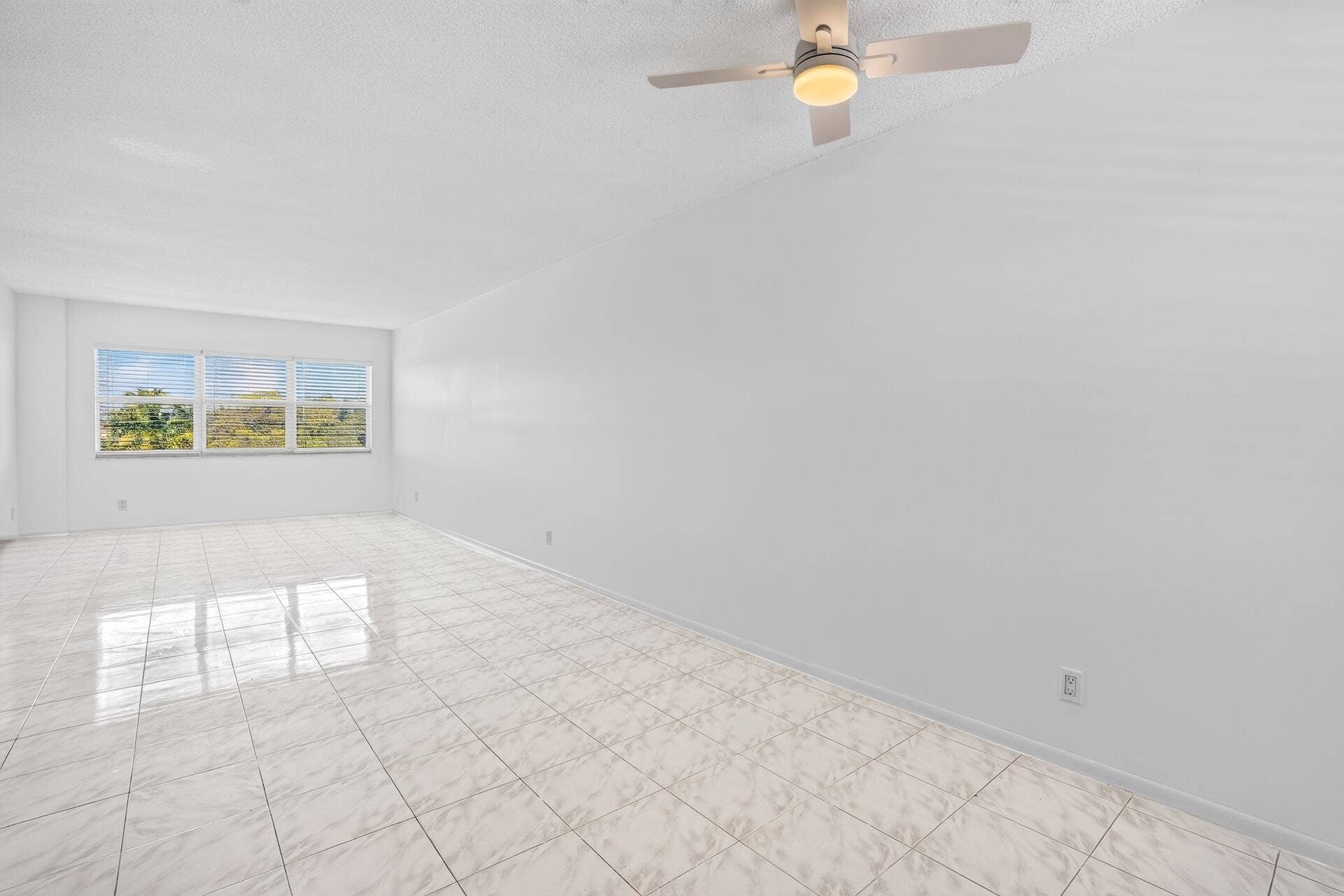 2555 NE 11TH Street, #404, Fort Lauderdale, FL 33304 Horizon 404 DINING AREA-2