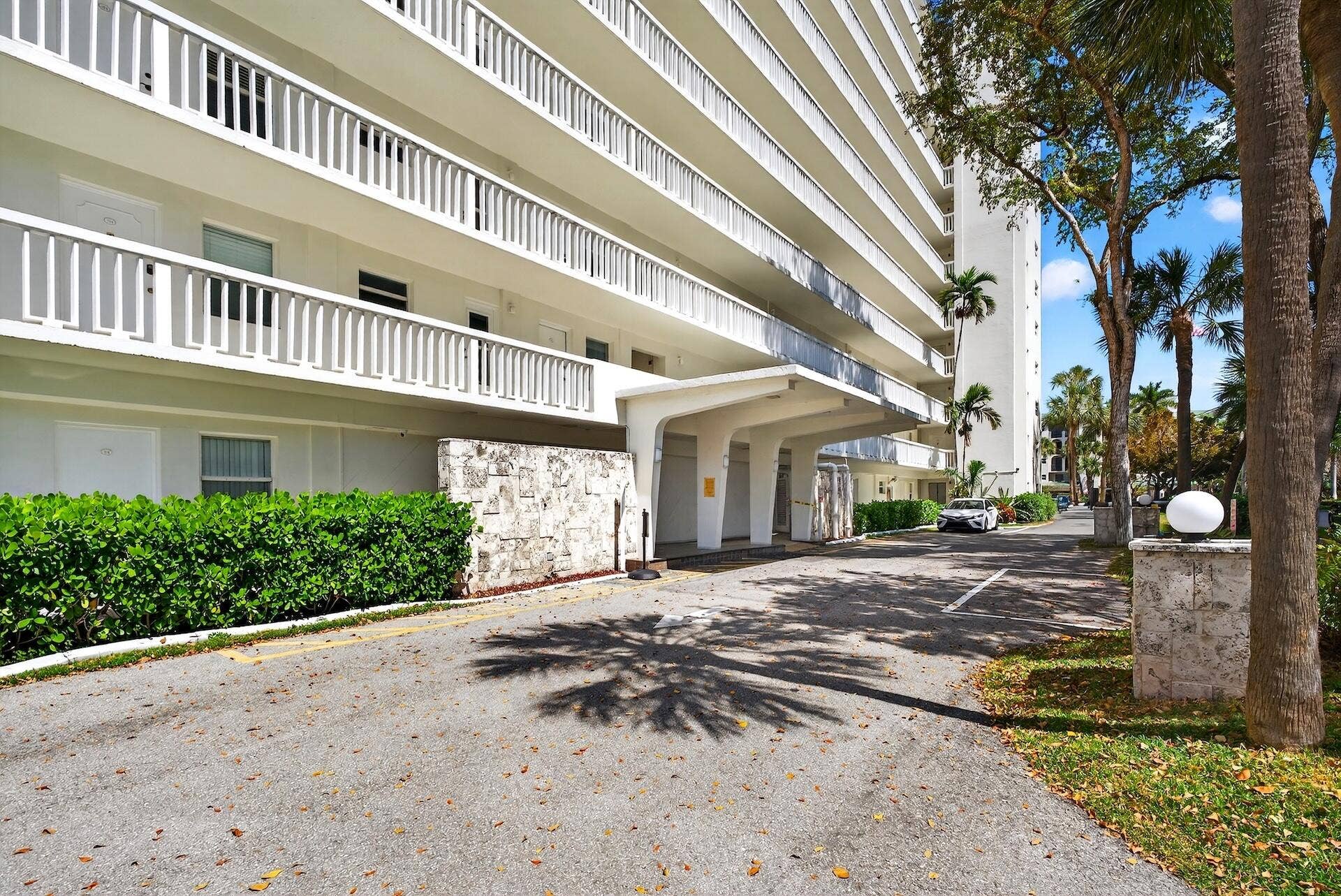 2555 NE 11TH Street, #404, Fort Lauderdale, FL 33304 Horizon 104 FRONT EXTERIOR-1-2