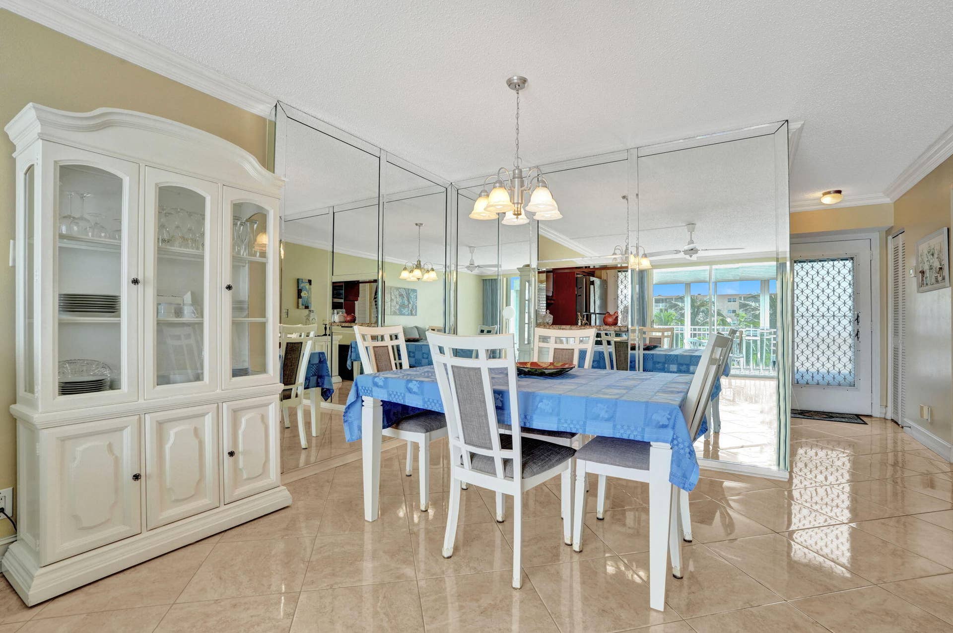 202 SE 10TH Street, #203, Dania Beach, FL 33004 Dining 2