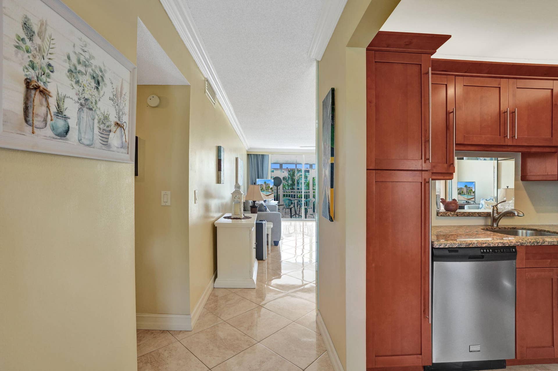 202 SE 10TH Street, #203, Dania Beach, FL 33004 Hallway