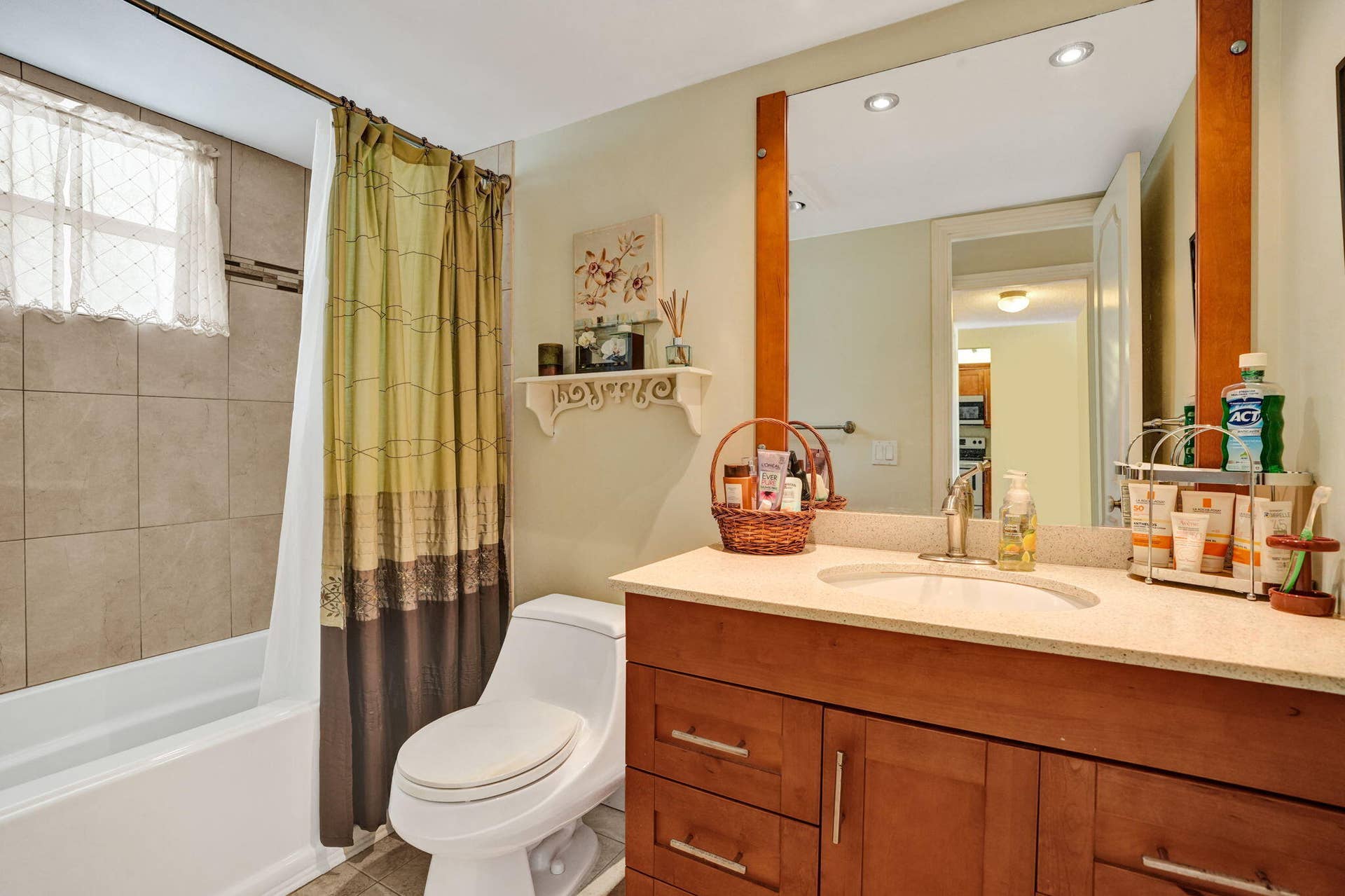 202 SE 10TH Street, #203, Dania Beach, FL 33004 Bathroom 2