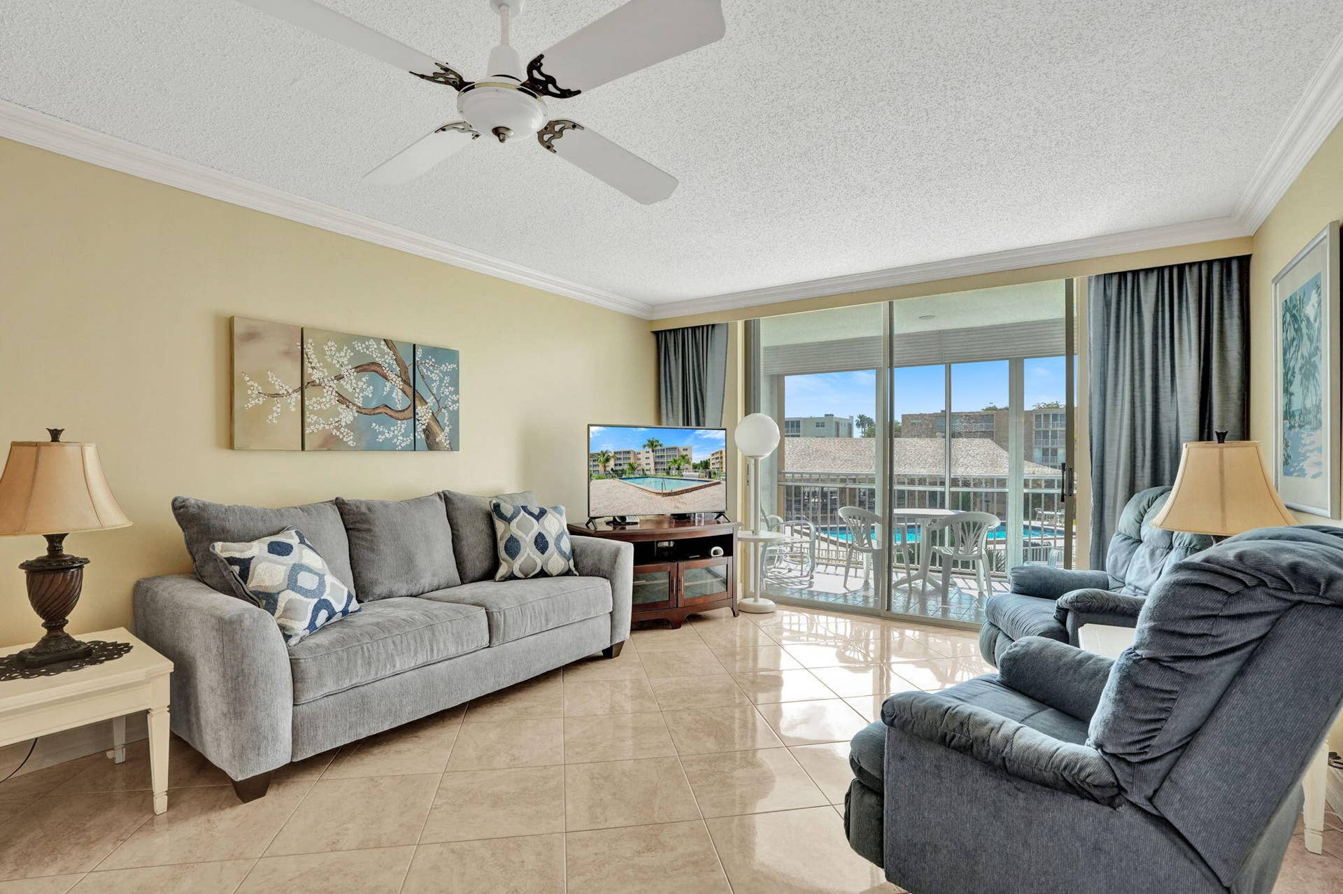 202 SE 10TH Street, #203, Dania Beach, FL 33004 Living room