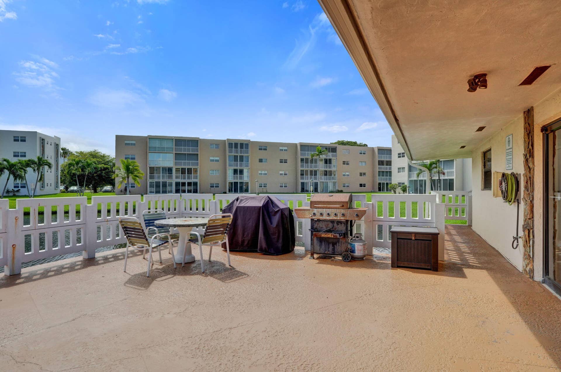 202 SE 10TH Street, #203, Dania Beach, FL 33004 BBQ area