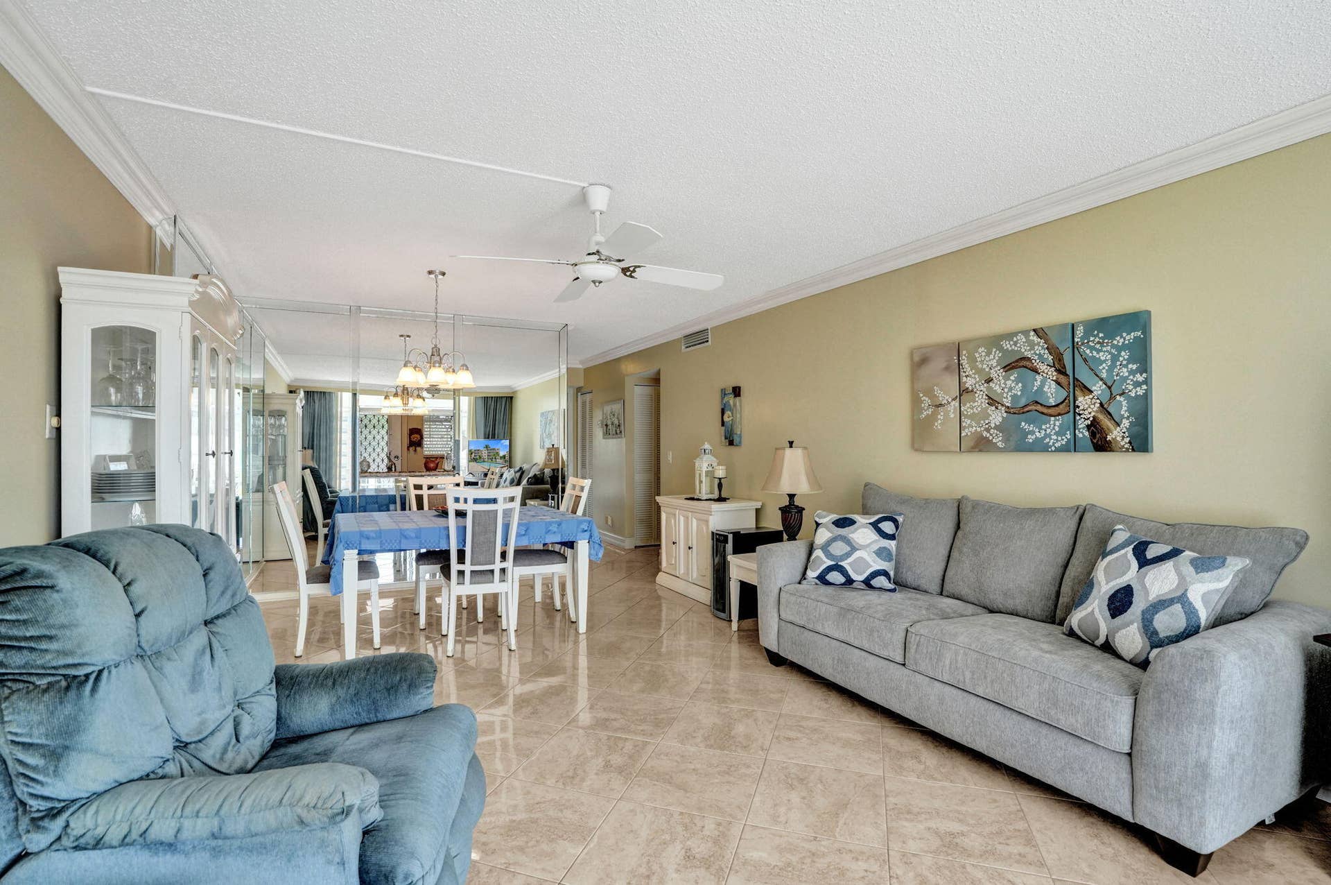 202 SE 10TH Street, #203, Dania Beach, FL 33004 Living room-dining room