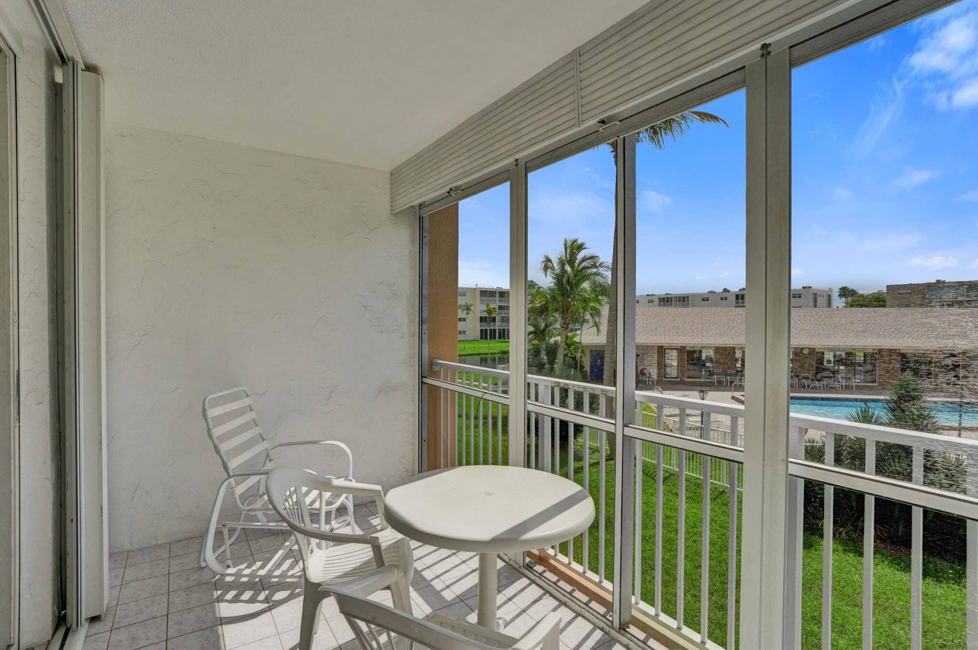 202 SE 10TH Street, #203, Dania Beach, FL 33004 Pool view:patio