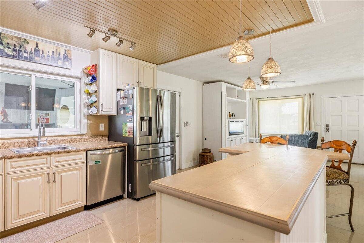 6005 Lantana Drive, Fort Pierce, FL 34951 25-0B2A1701