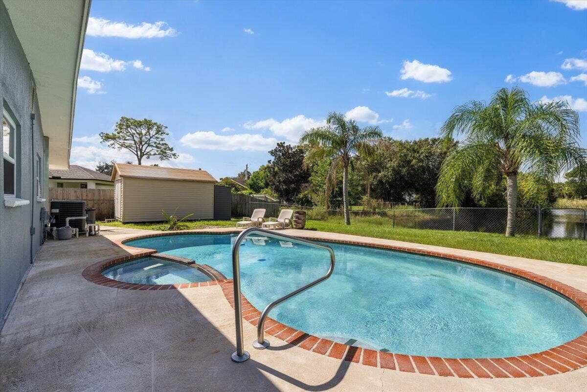 6005 Lantana Drive, Fort Pierce, FL 34951 38-0B2A1820