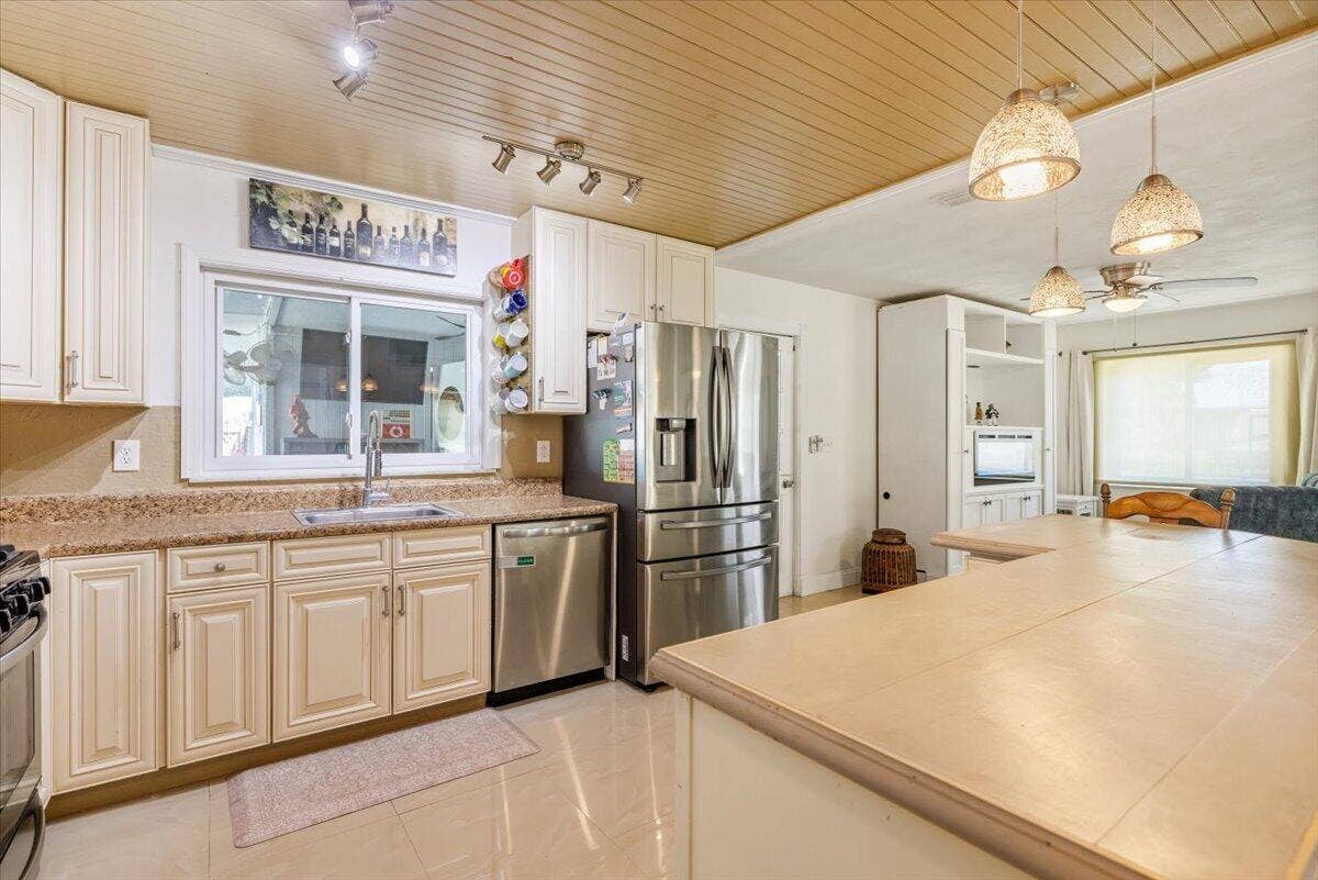 6005 Lantana Drive, Fort Pierce, FL 34951 23-0B2A1666