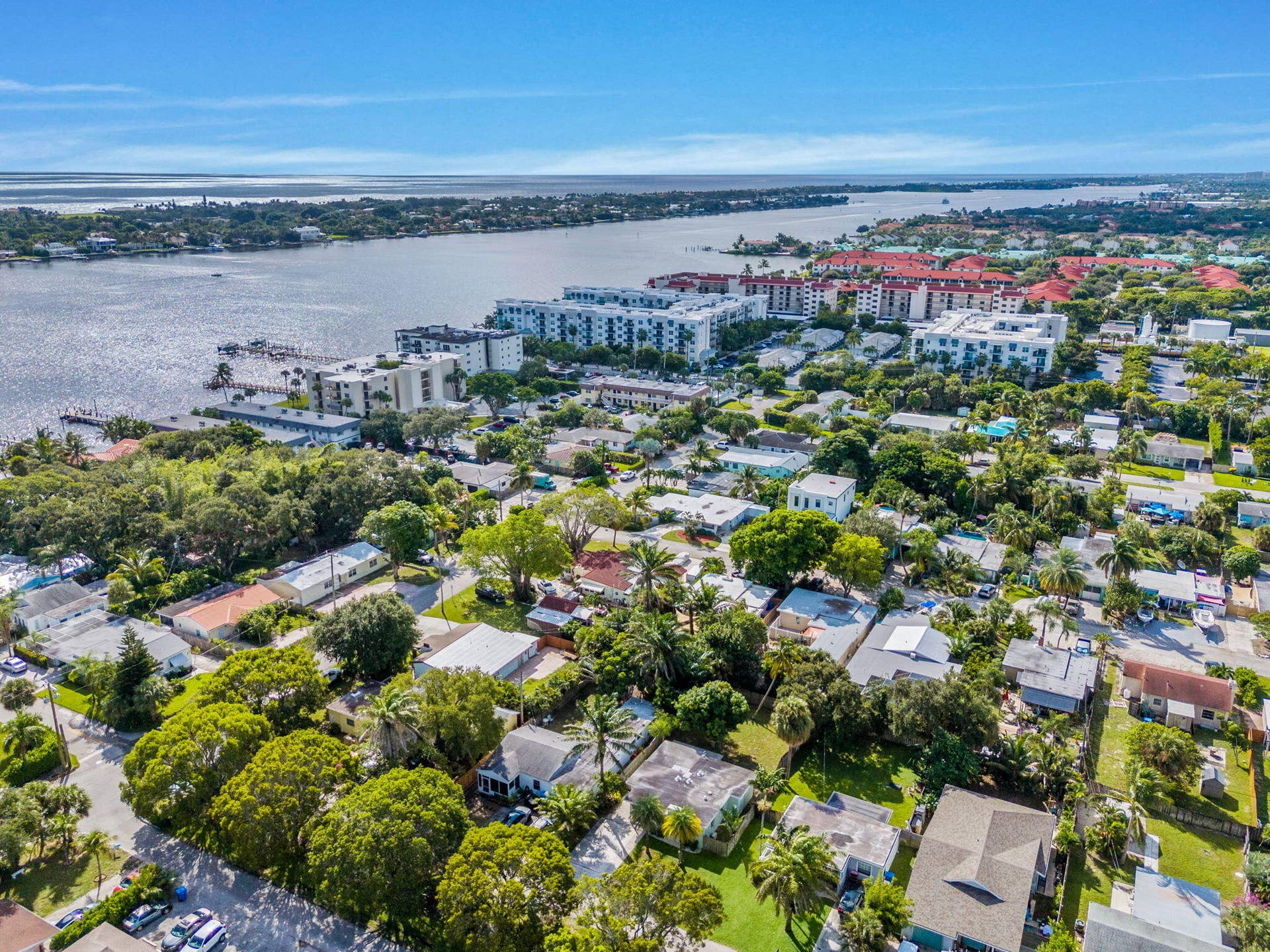 128 E Central Boulevard, Lantana, FL 33462 55-web-or-mls-DJI_20261015104555_0081_D