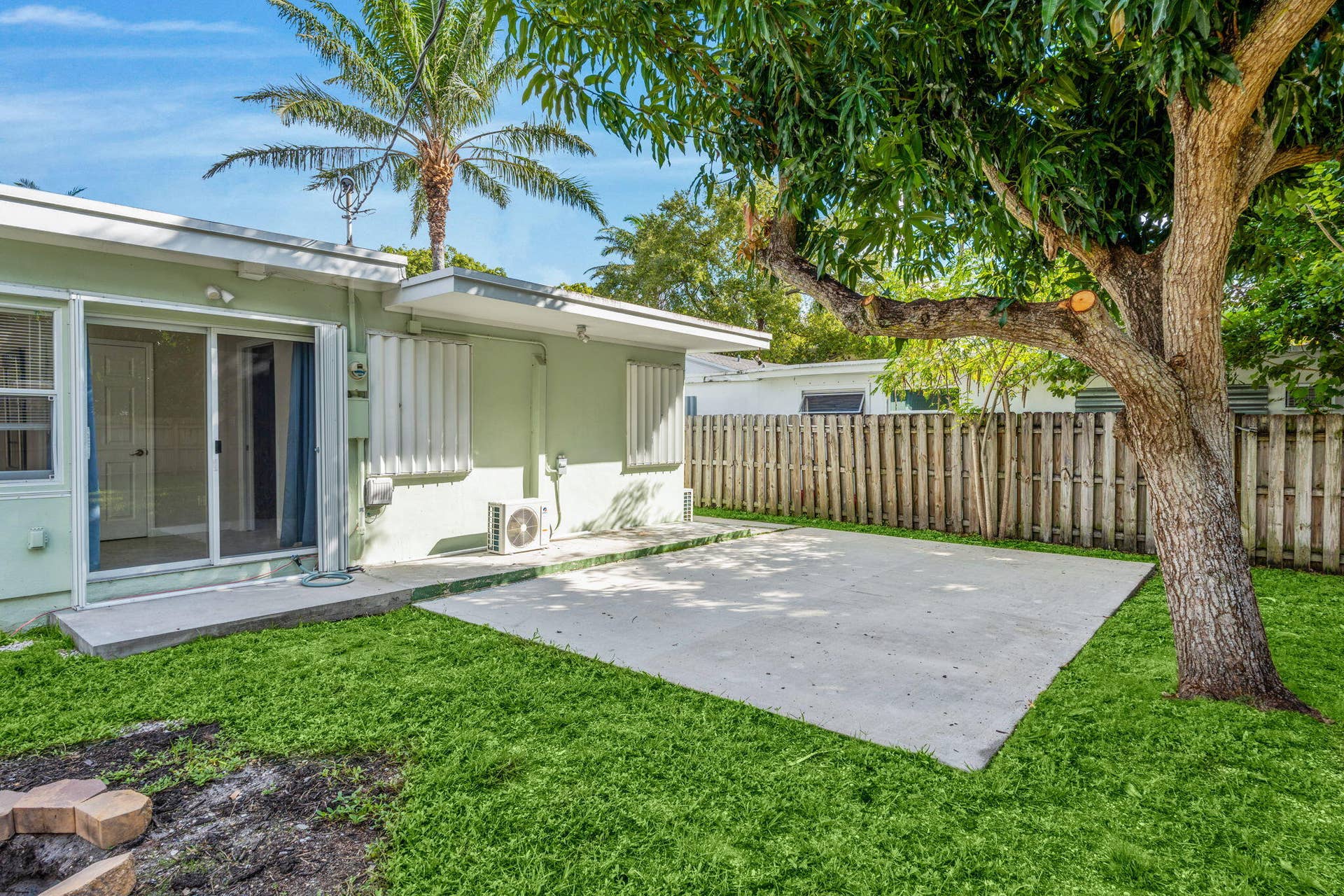 128 E Central Boulevard, Lantana, FL 33462 30-web-or-mls-A7401794
