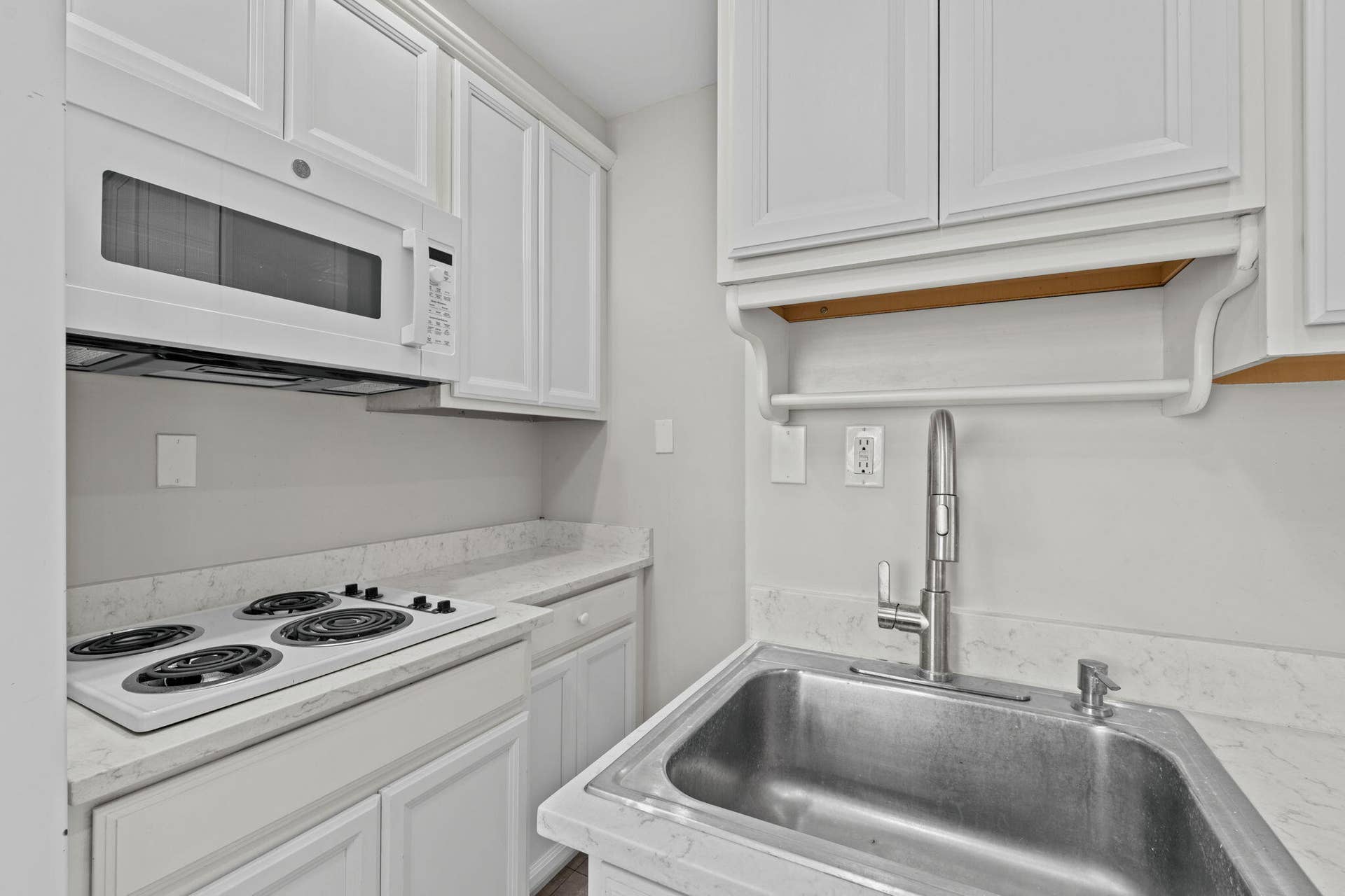 128 E Central Boulevard, Lantana, FL 33462 17-web-or-mls-A7401784
