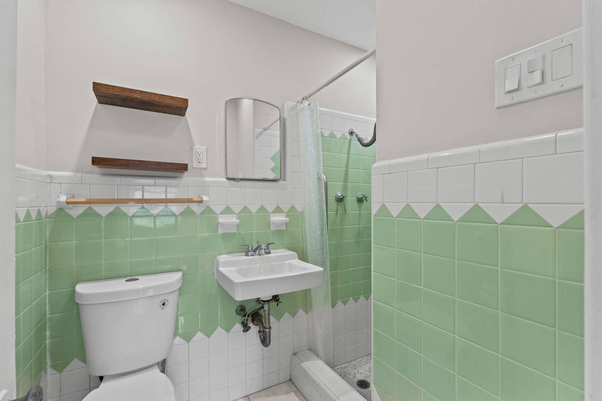 128 E Central Boulevard, Lantana, FL 33462 24-web-or-mls-A7401704
