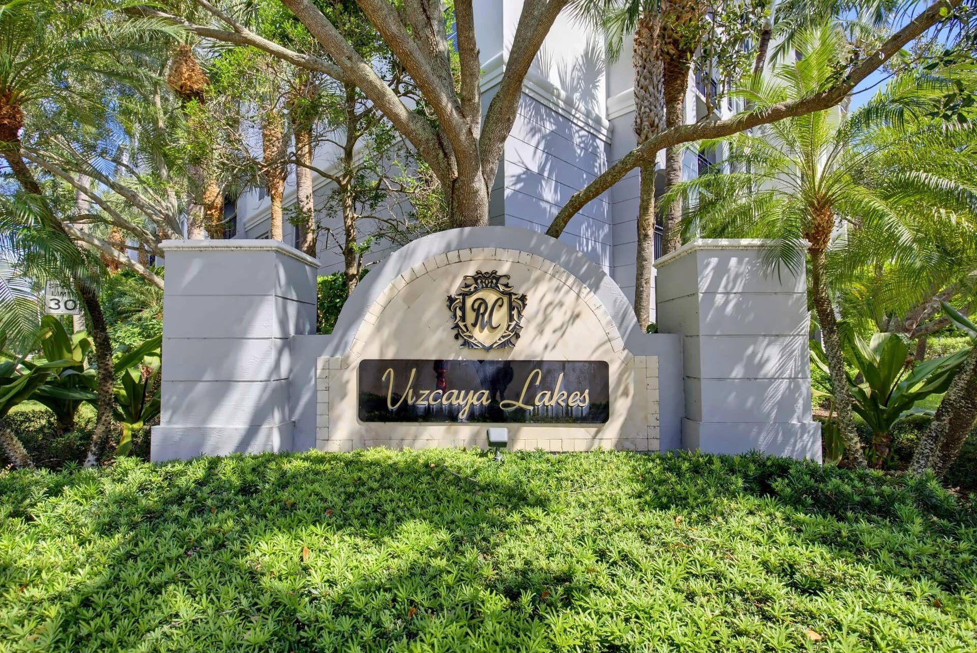 1690 Renaissance Commons Boulevard, #1422, Boynton Beach, FL 33426 Vizcaya Lakes