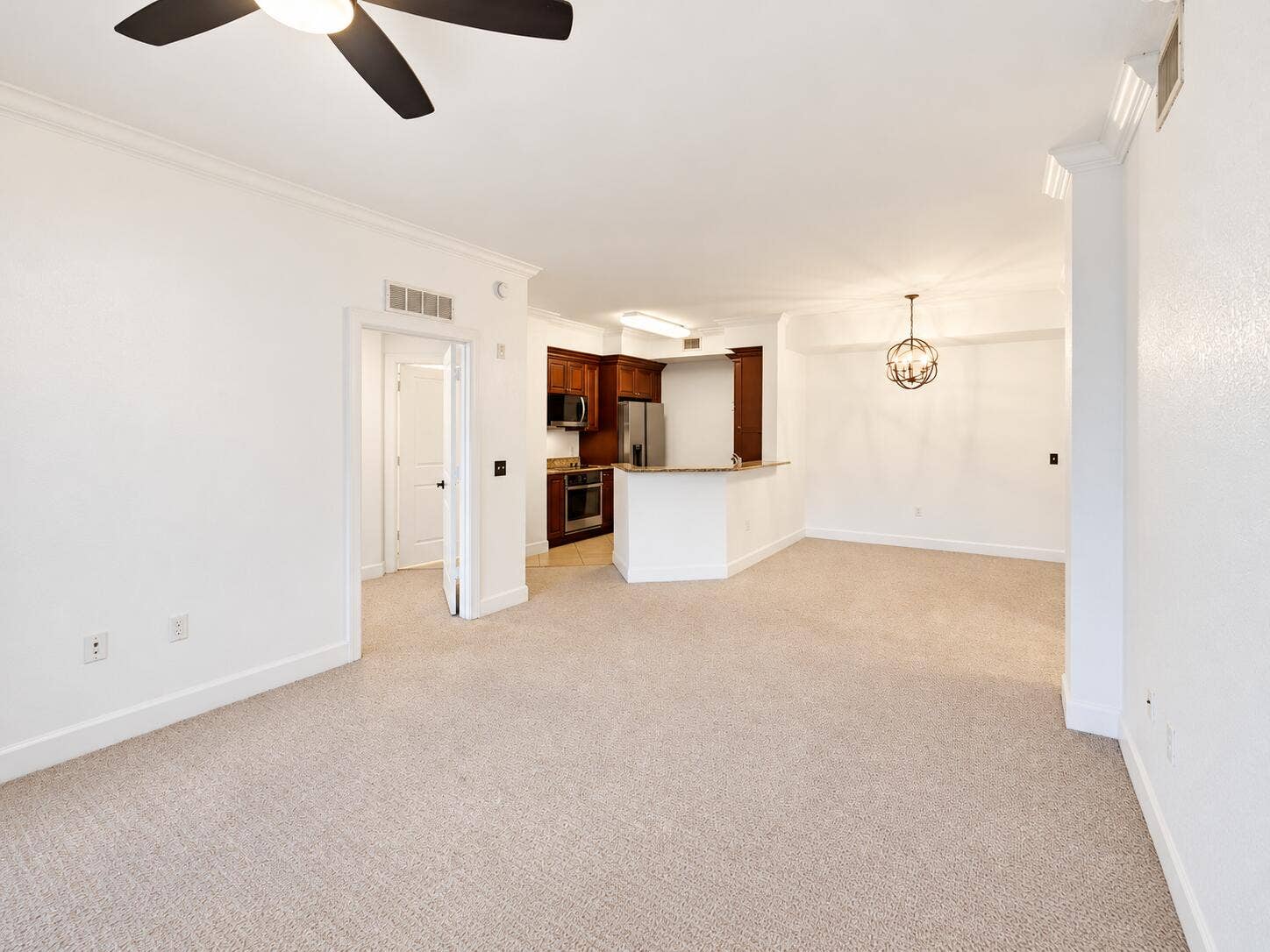 1690 Renaissance Commons Boulevard, #1422, Boynton Beach, FL 33426 Bright Warm Coastal Kitchen and Living S