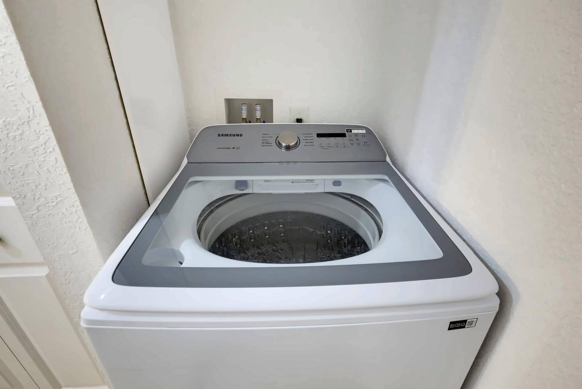 1690 Renaissance Commons Boulevard, #1422, Boynton Beach, FL 33426 New Laundry