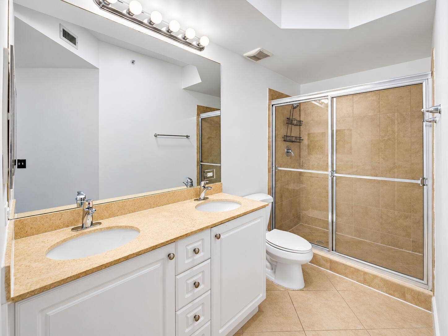 1690 Renaissance Commons Boulevard, #1422, Boynton Beach, FL 33426 Primary Bathroom