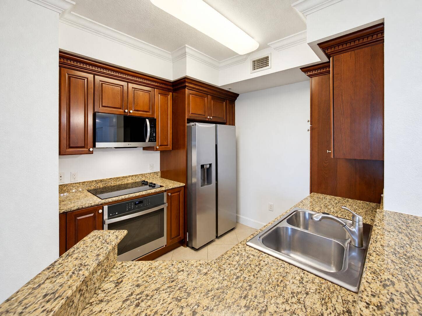 1690 Renaissance Commons Boulevard, #1422, Boynton Beach, FL 33426 Kitchen