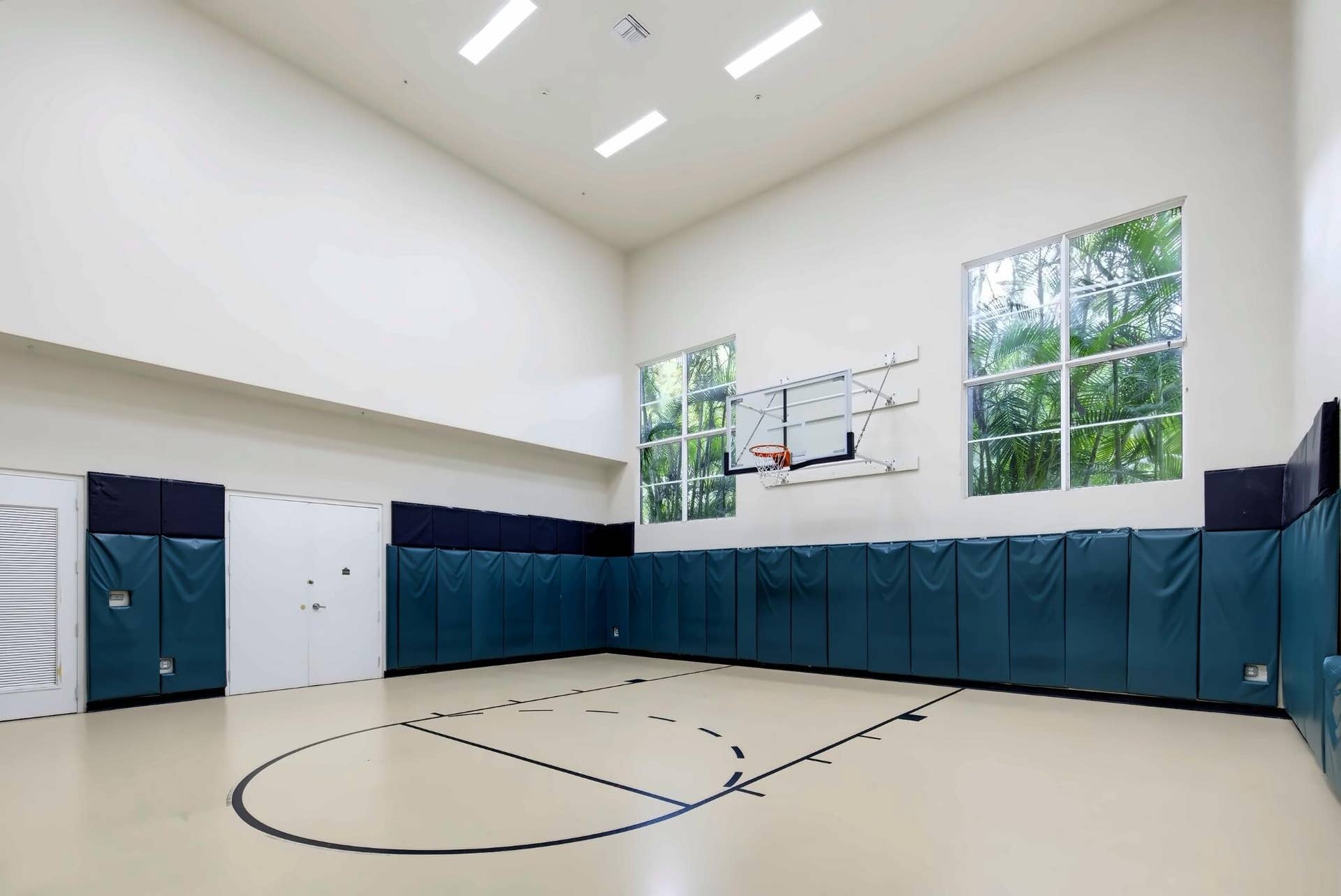 1690 Renaissance Commons Boulevard, #1422, Boynton Beach, FL 33426 Basketball Court