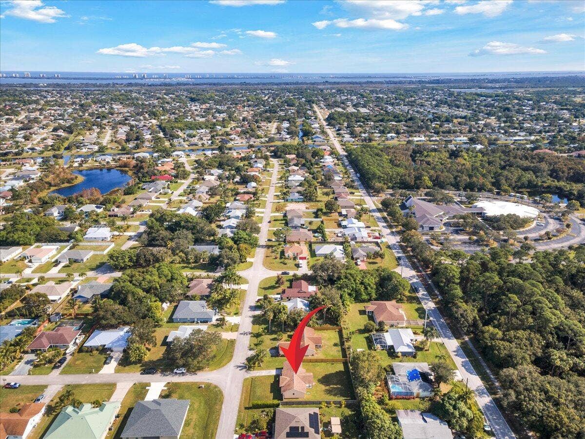 2268 SE LONGHORN Avenue, Port St Lucie, FL 34952 091-91- 2268 SE Longhorn AVe