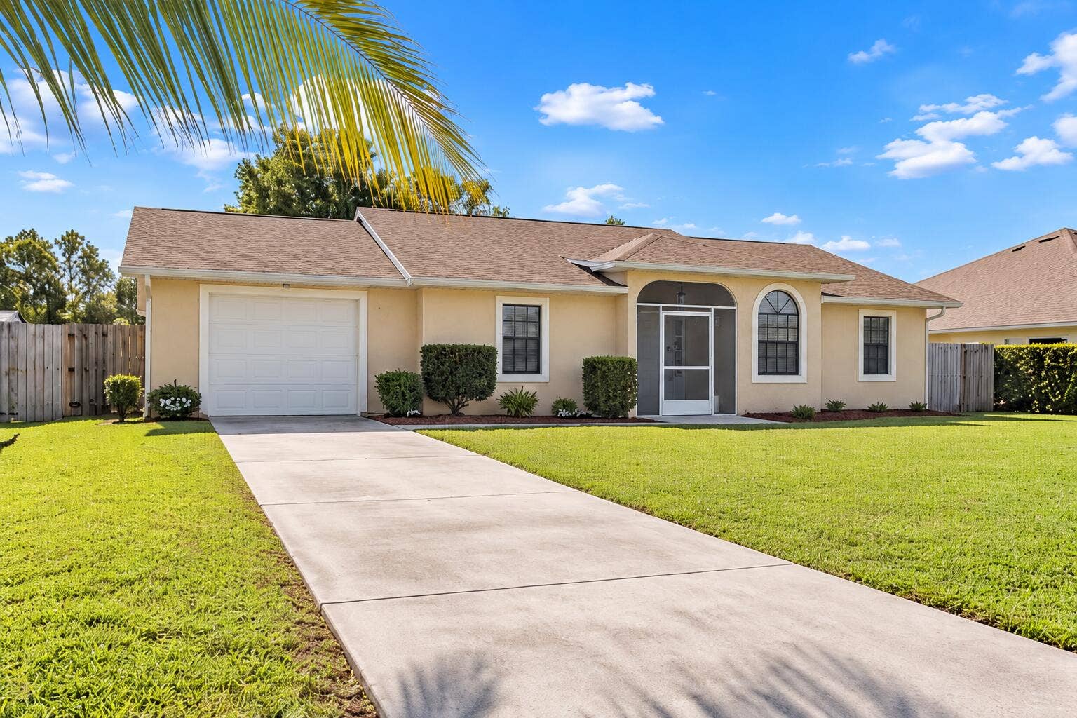 2268 SE LONGHORN Avenue, Port St Lucie, FL 34952 *2Front House Side