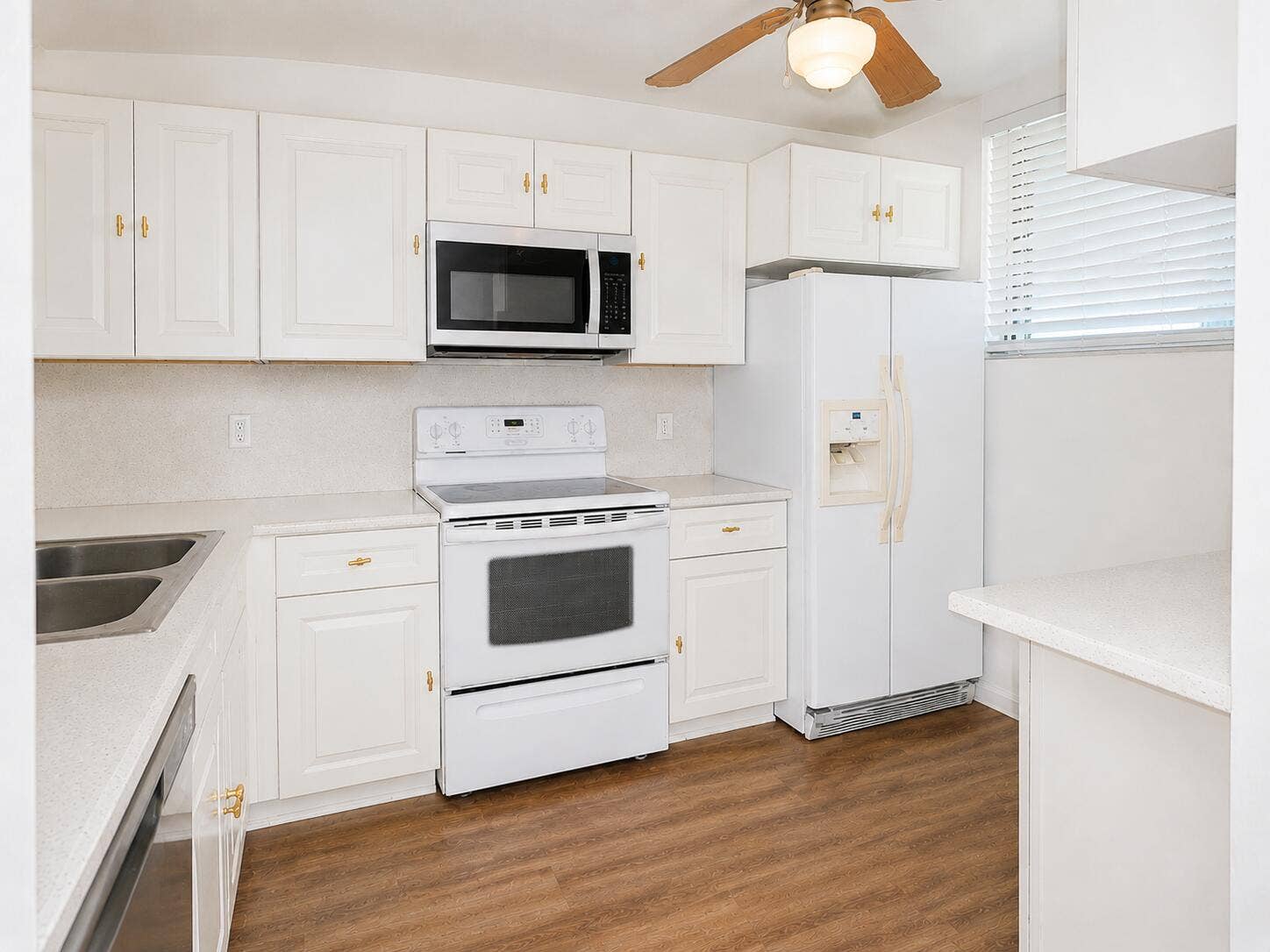 110 LAKE EMERALD Drive, #103, Oakland Park, FL 33309 Kitchen