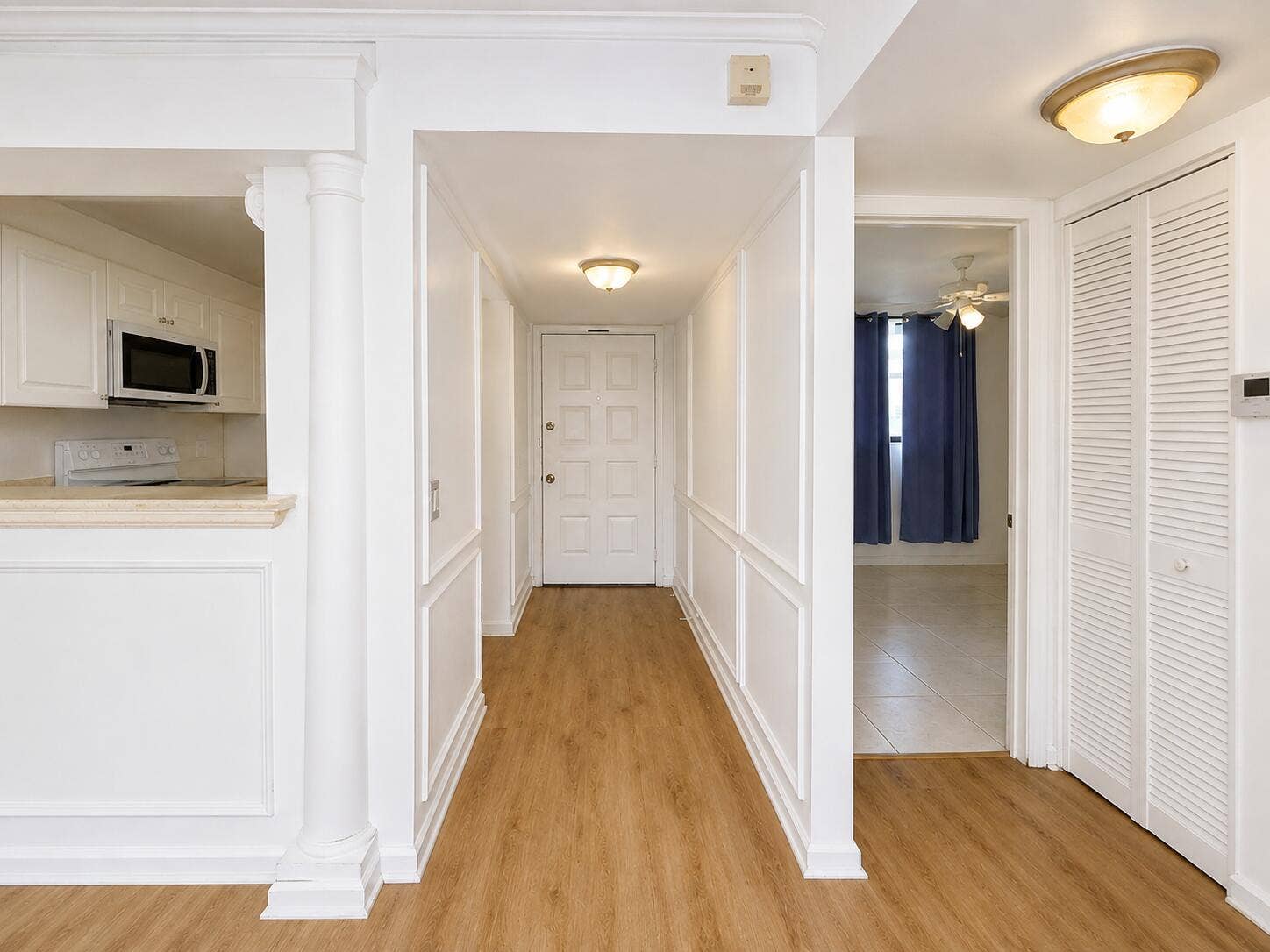 110 LAKE EMERALD Drive, #103, Oakland Park, FL 33309 Entryway