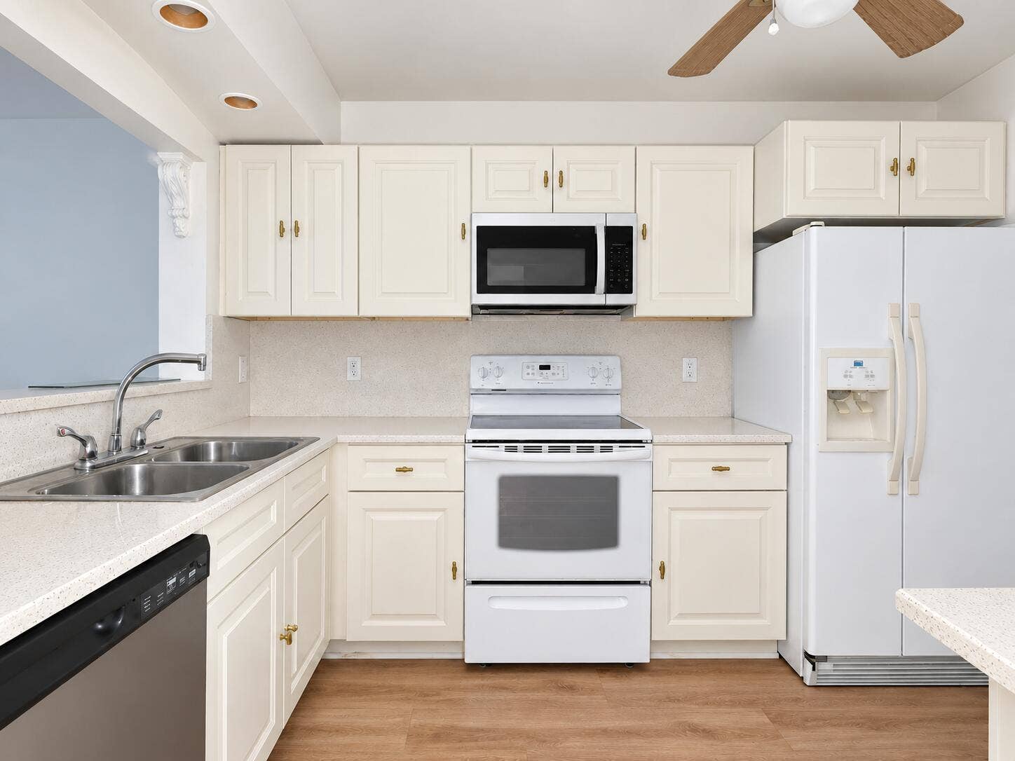 110 LAKE EMERALD Drive, #103, Oakland Park, FL 33309 Kitchen