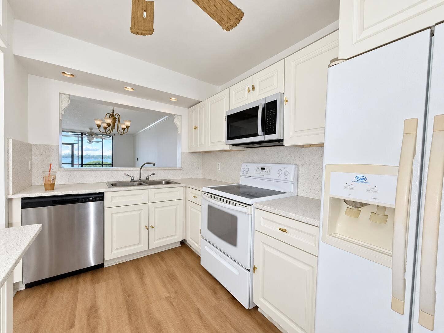 110 LAKE EMERALD Drive, #103, Oakland Park, FL 33309 Kitchen